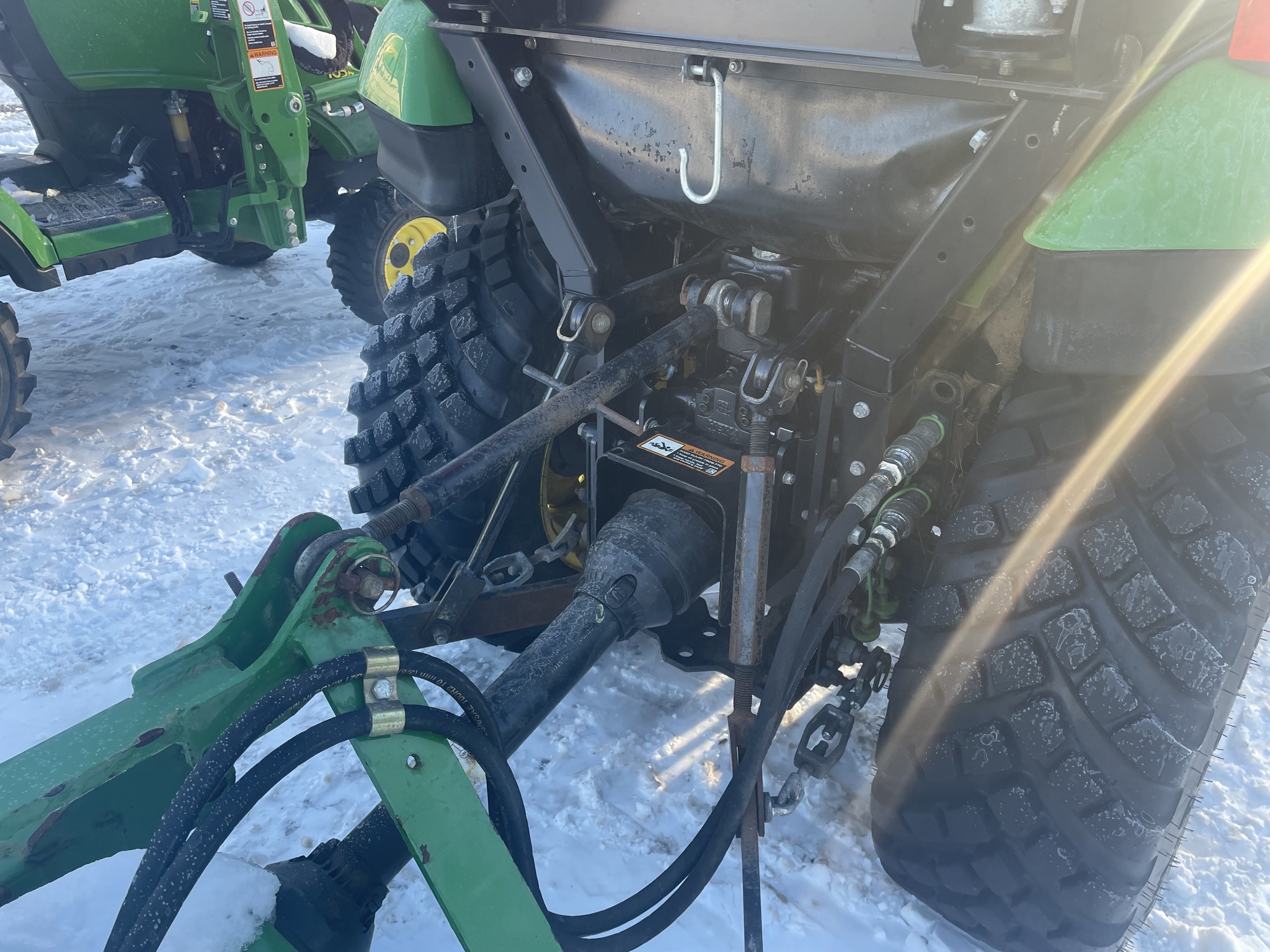 2020 John Deere 2025R Image 5