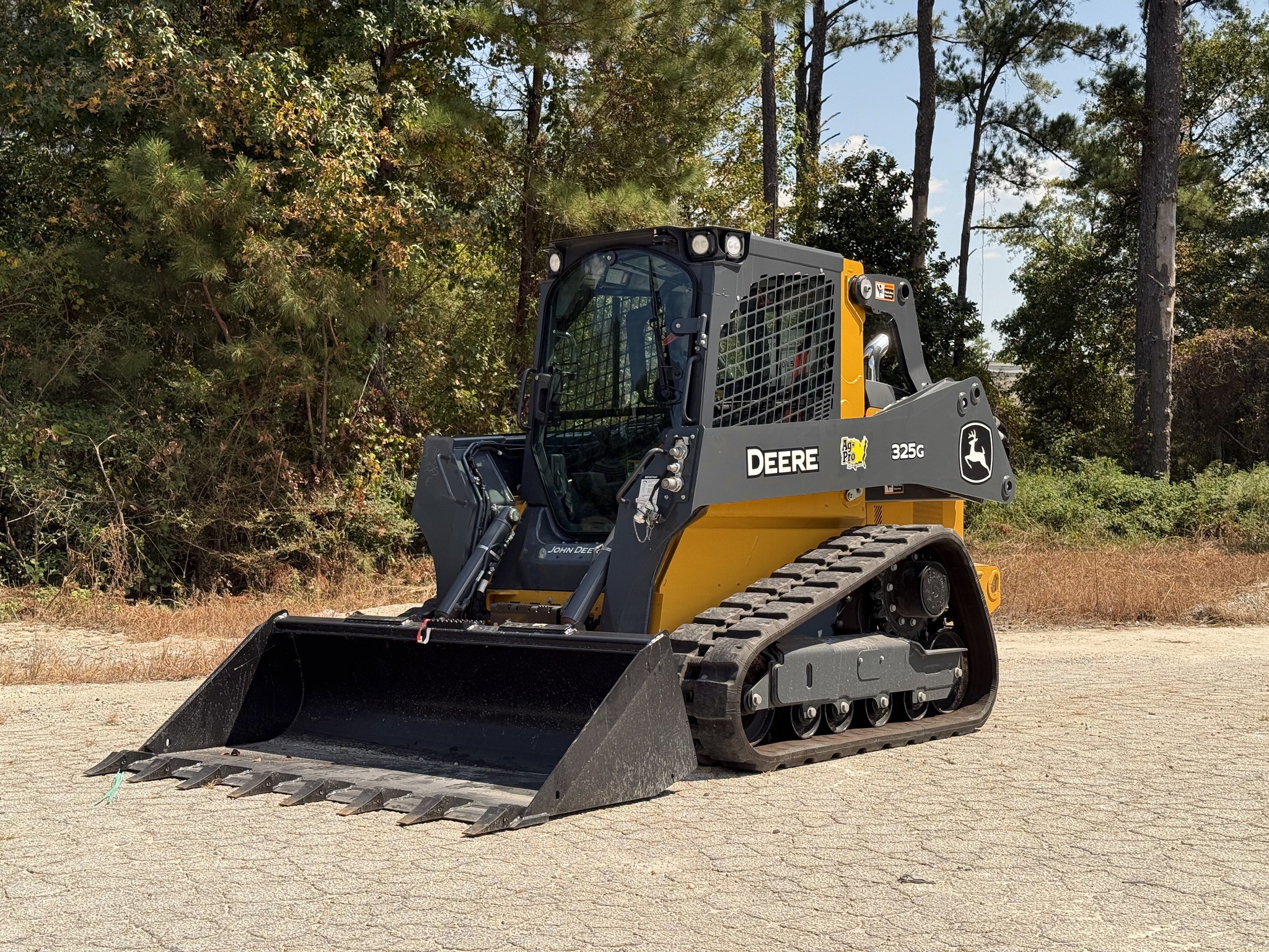 2025 John Deere 325G (HIGH FLOW) Image 1