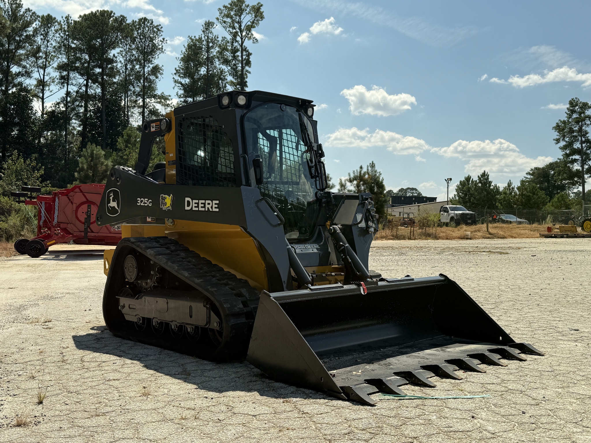 2025 John Deere 325G (HIGH FLOW) Image 8