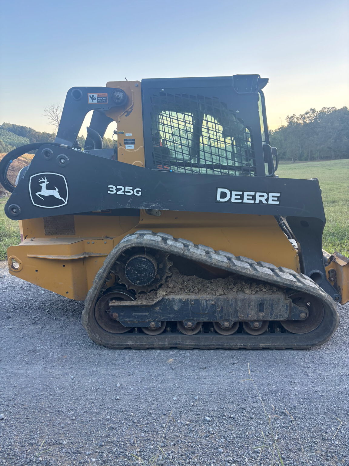 2022 John Deere 325G Image 1