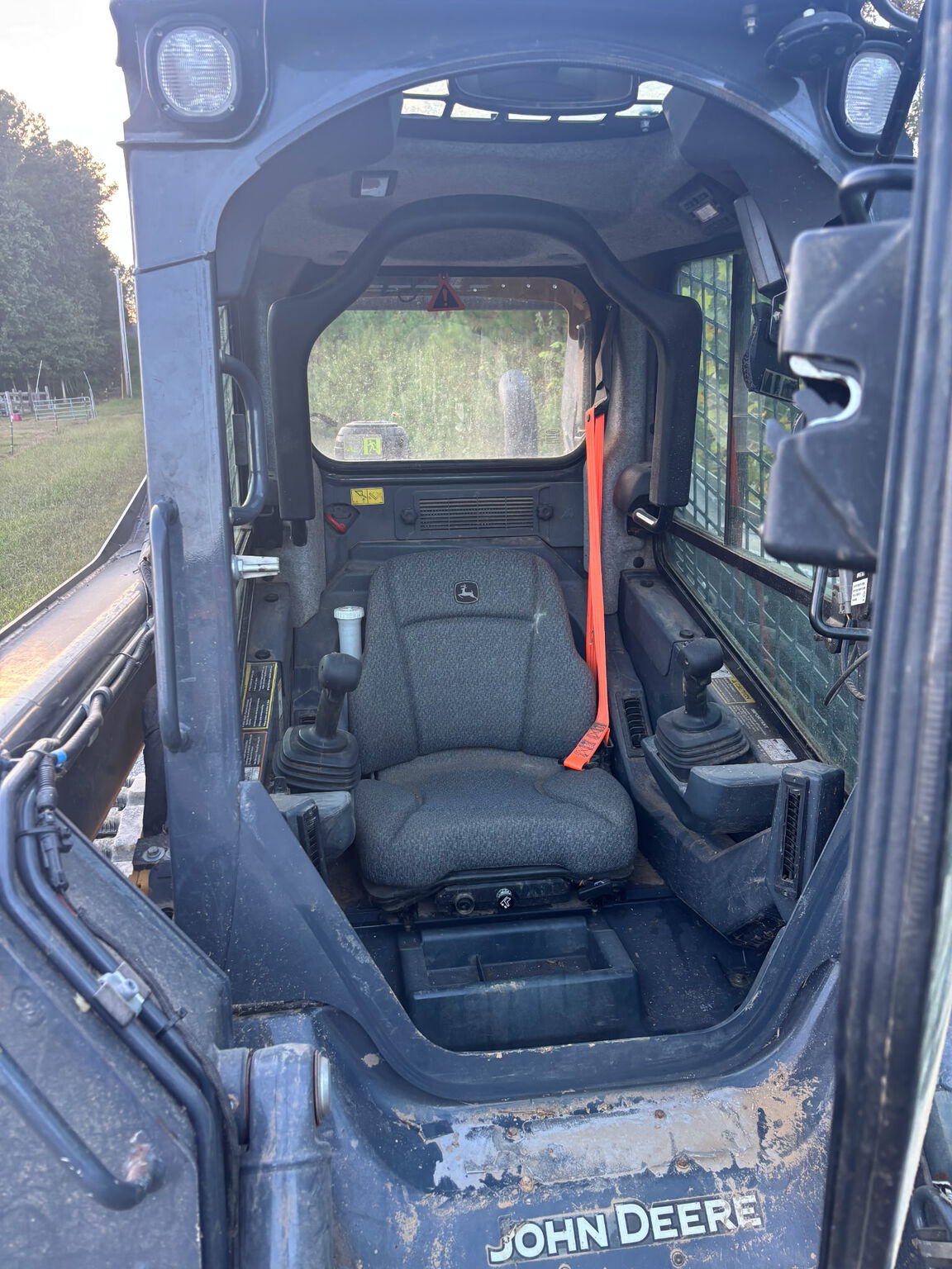 2022 John Deere 325G Image 2