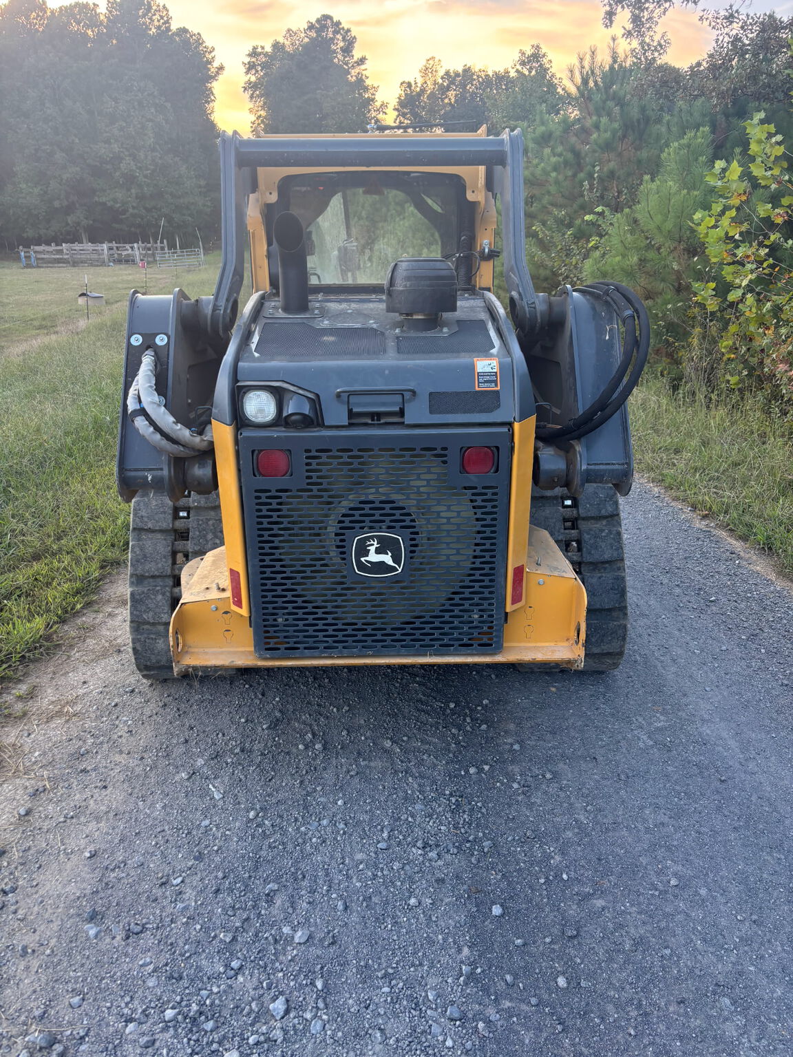 2022 John Deere 325G Image 3