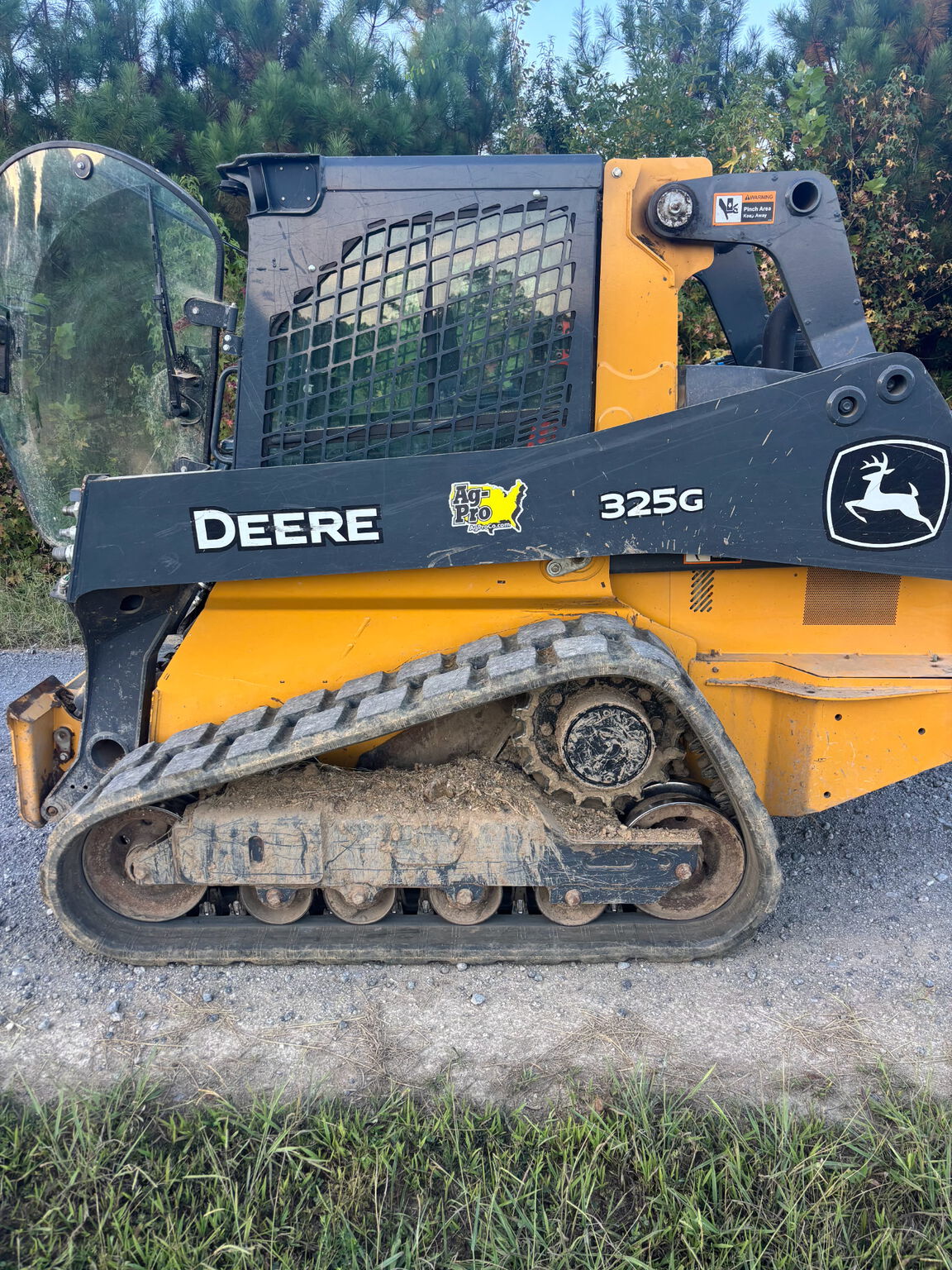2022 John Deere 325G Image 4