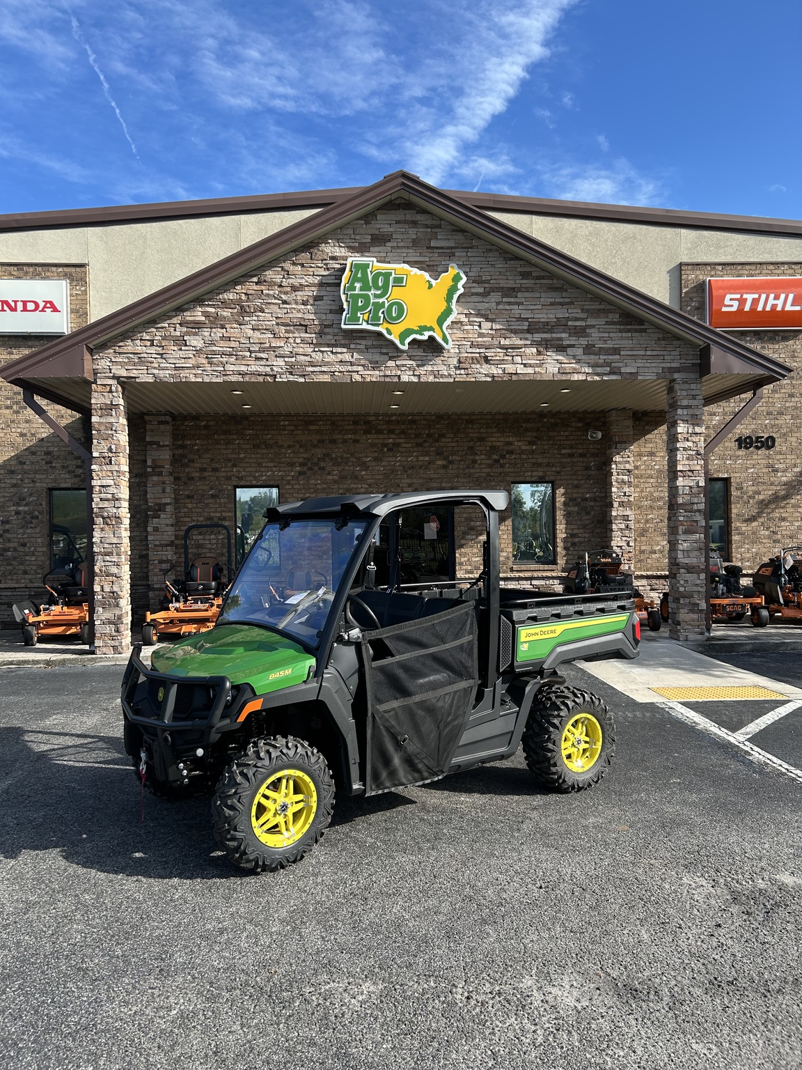 2025 John Deere XUV 845M Image 2