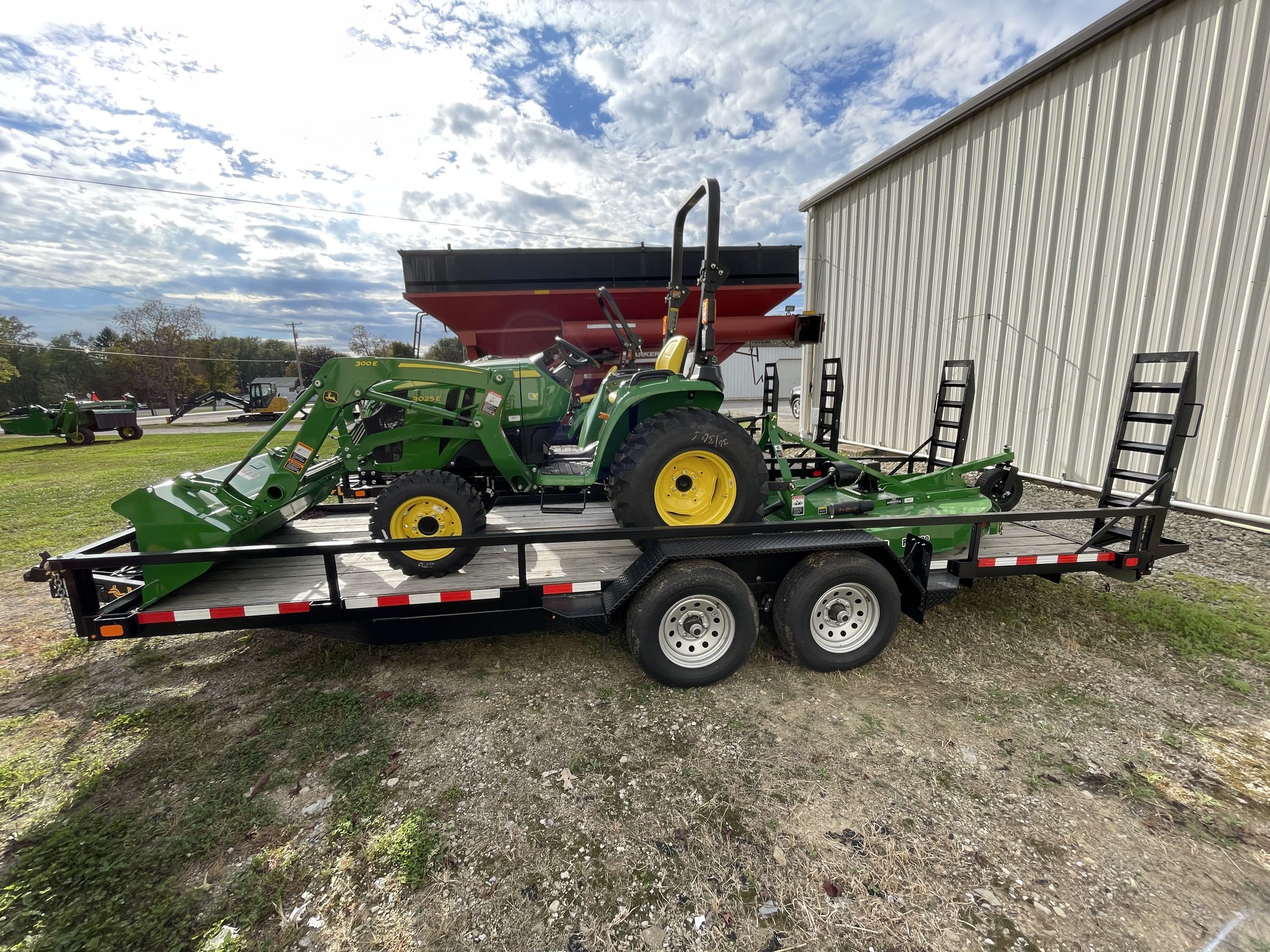 2025 John Deere 3025E Image 2