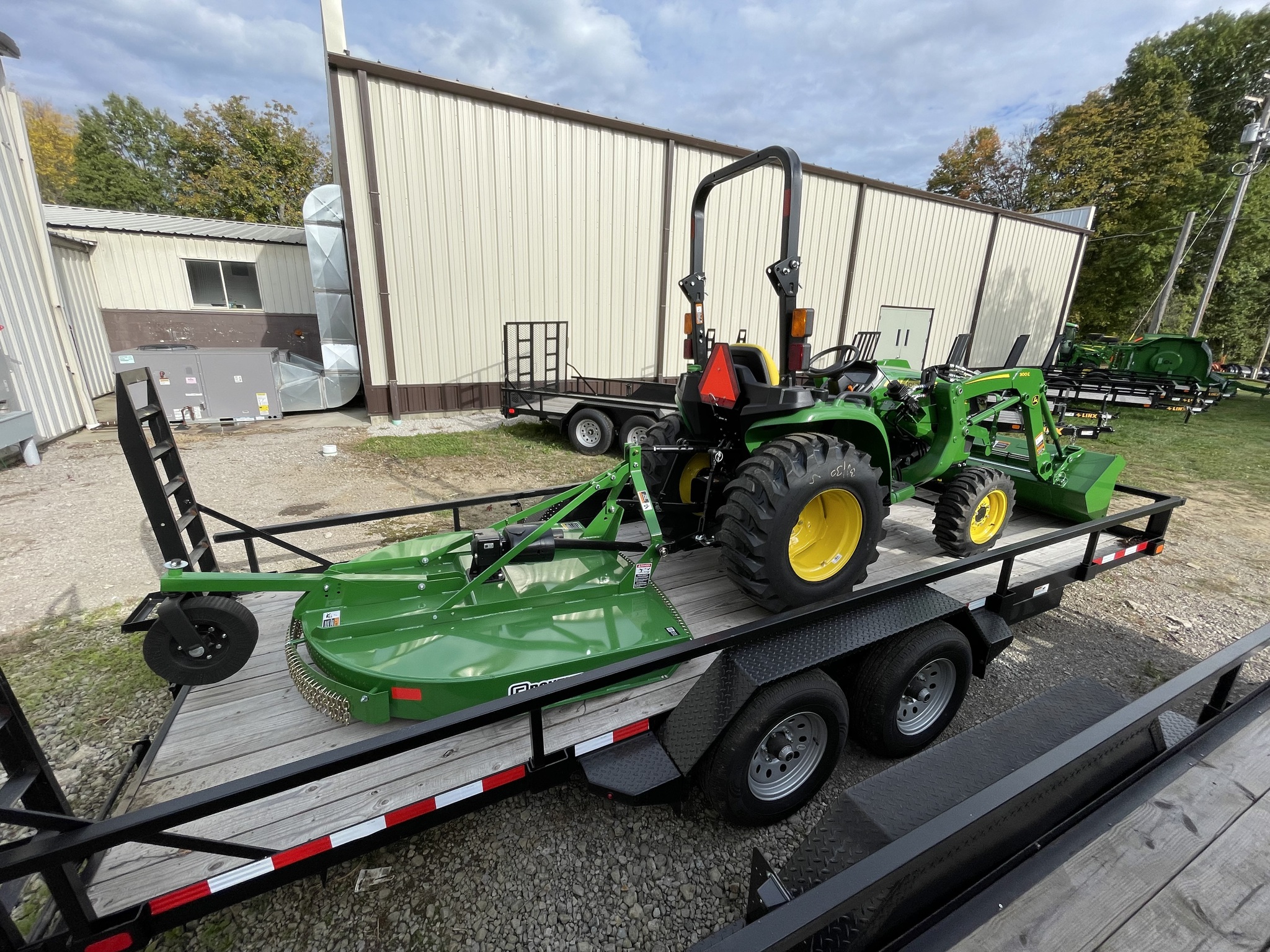2025 John Deere 3025E Image 4