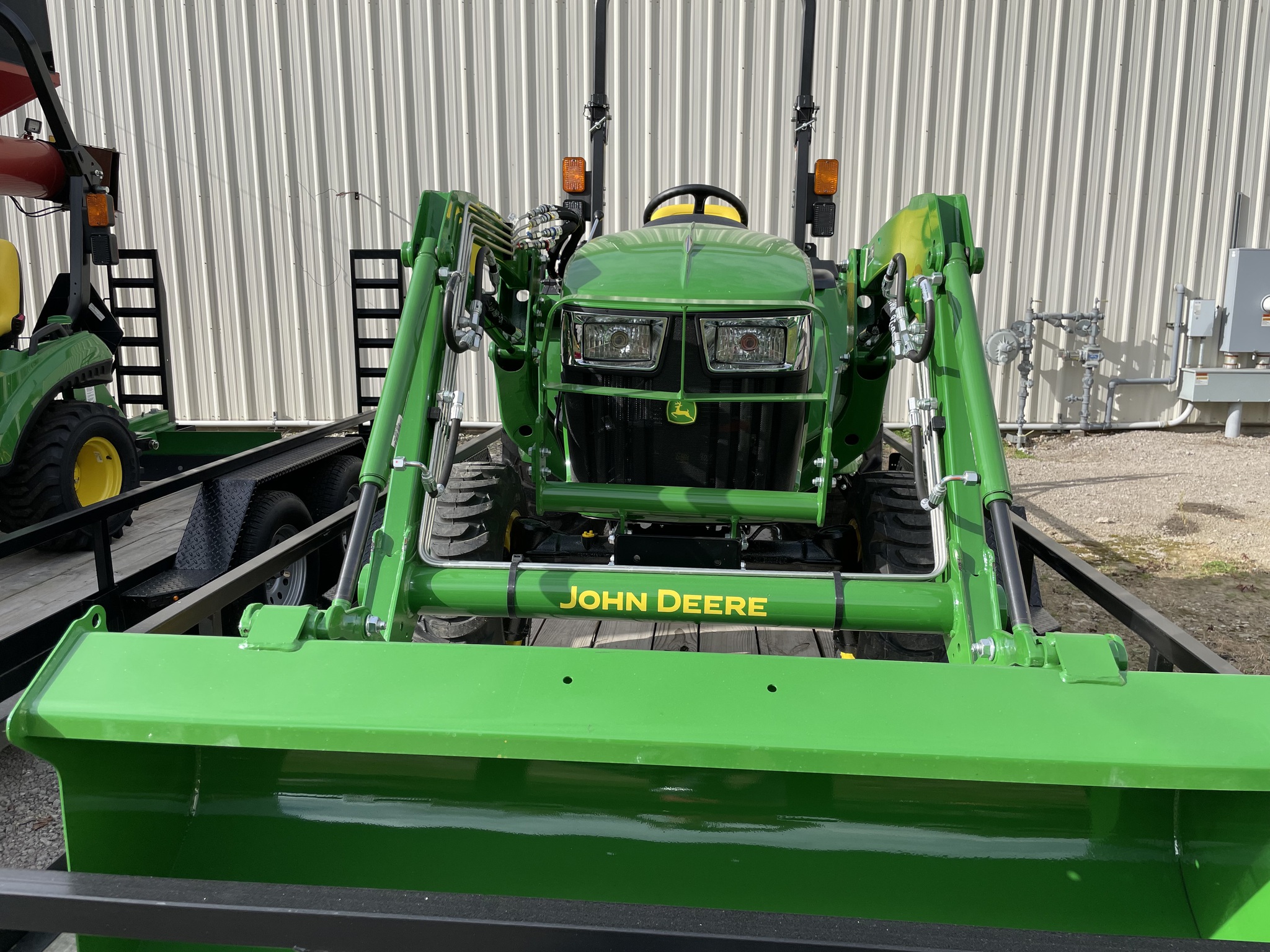 2025 John Deere 3025E Image 6
