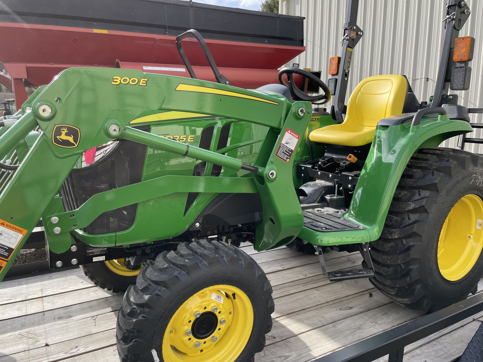 2025 John Deere 3025E Image 7