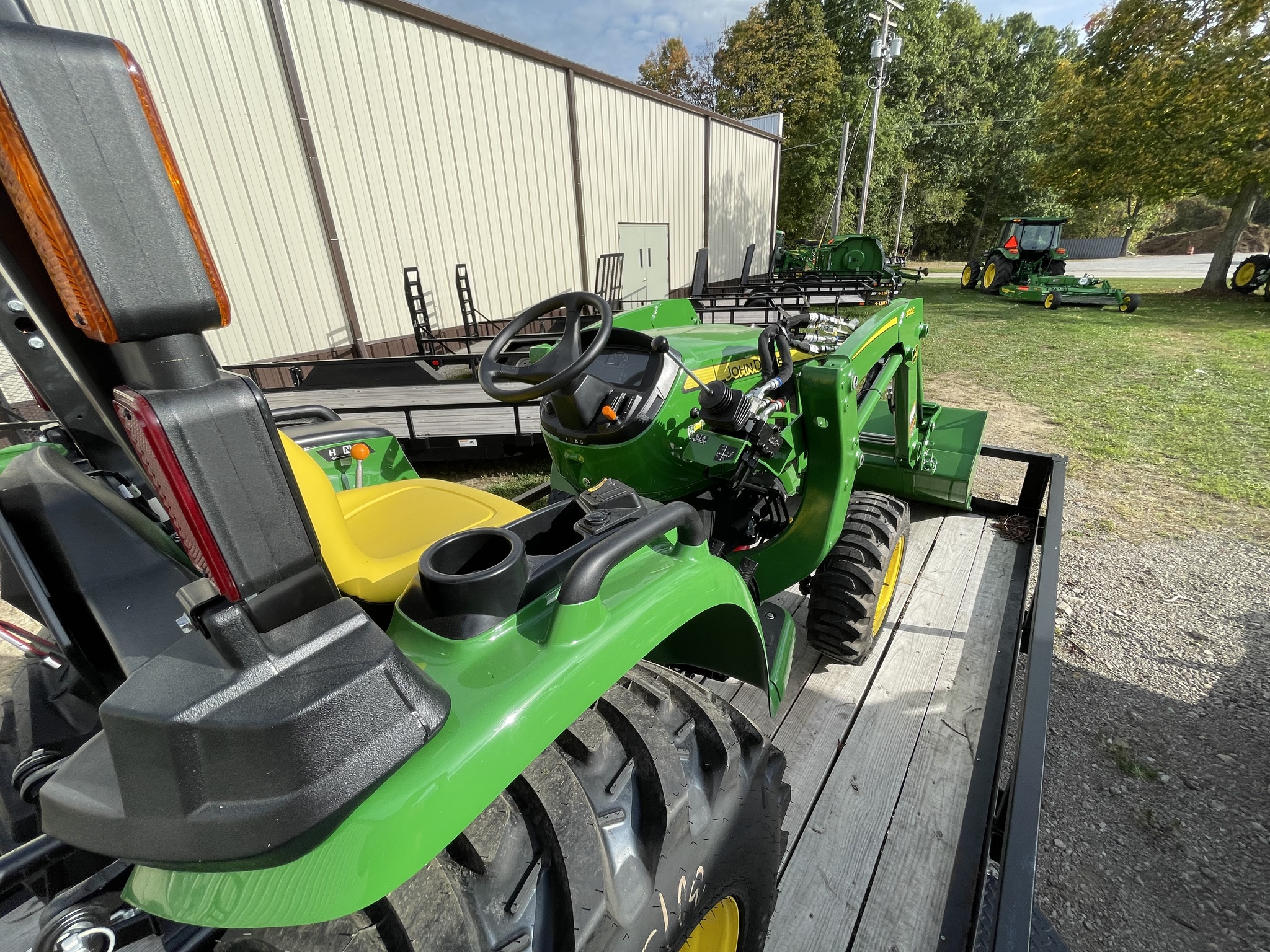 2025 John Deere 3025E Image 13