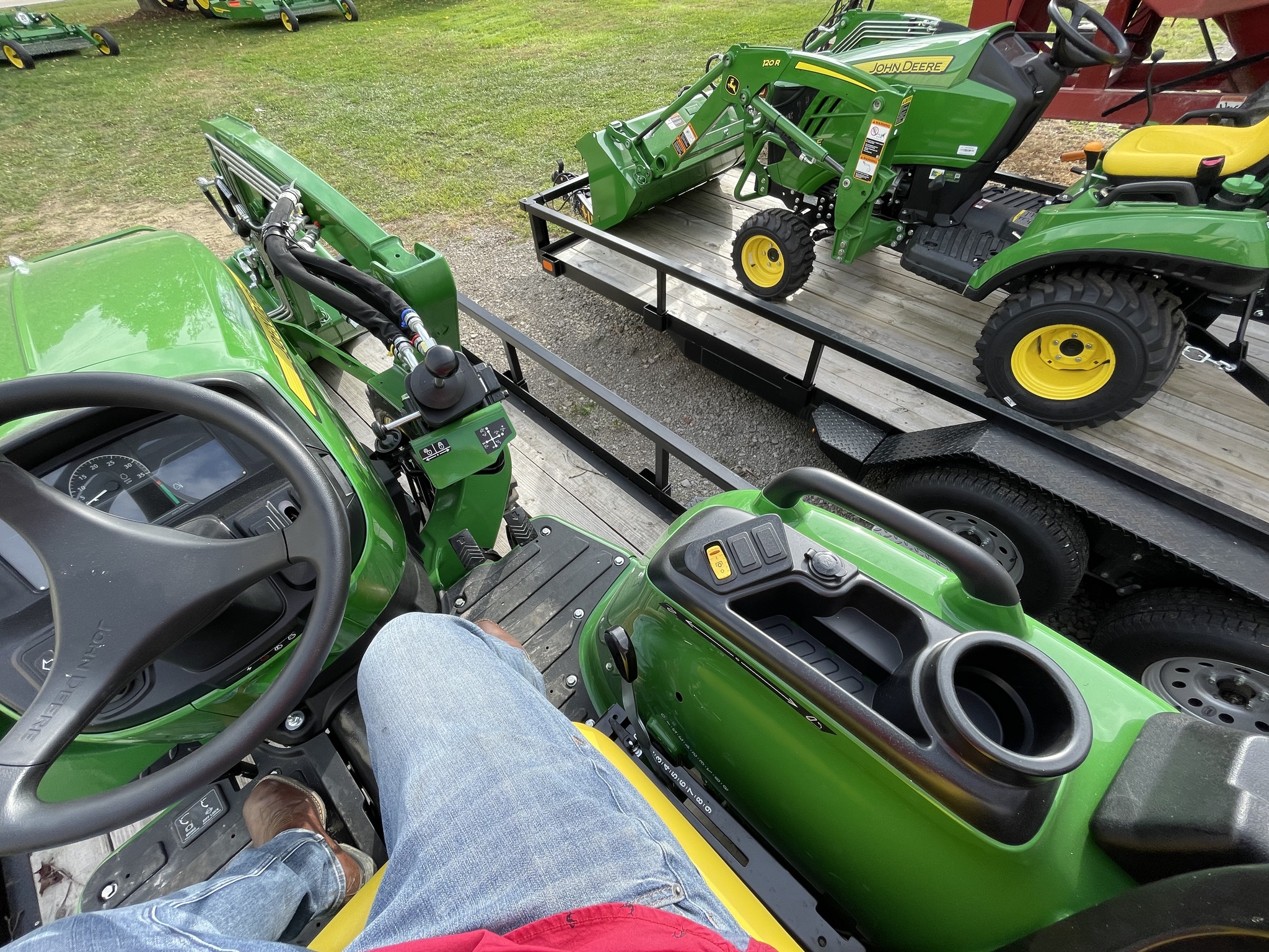 2025 John Deere 3025E Image 14