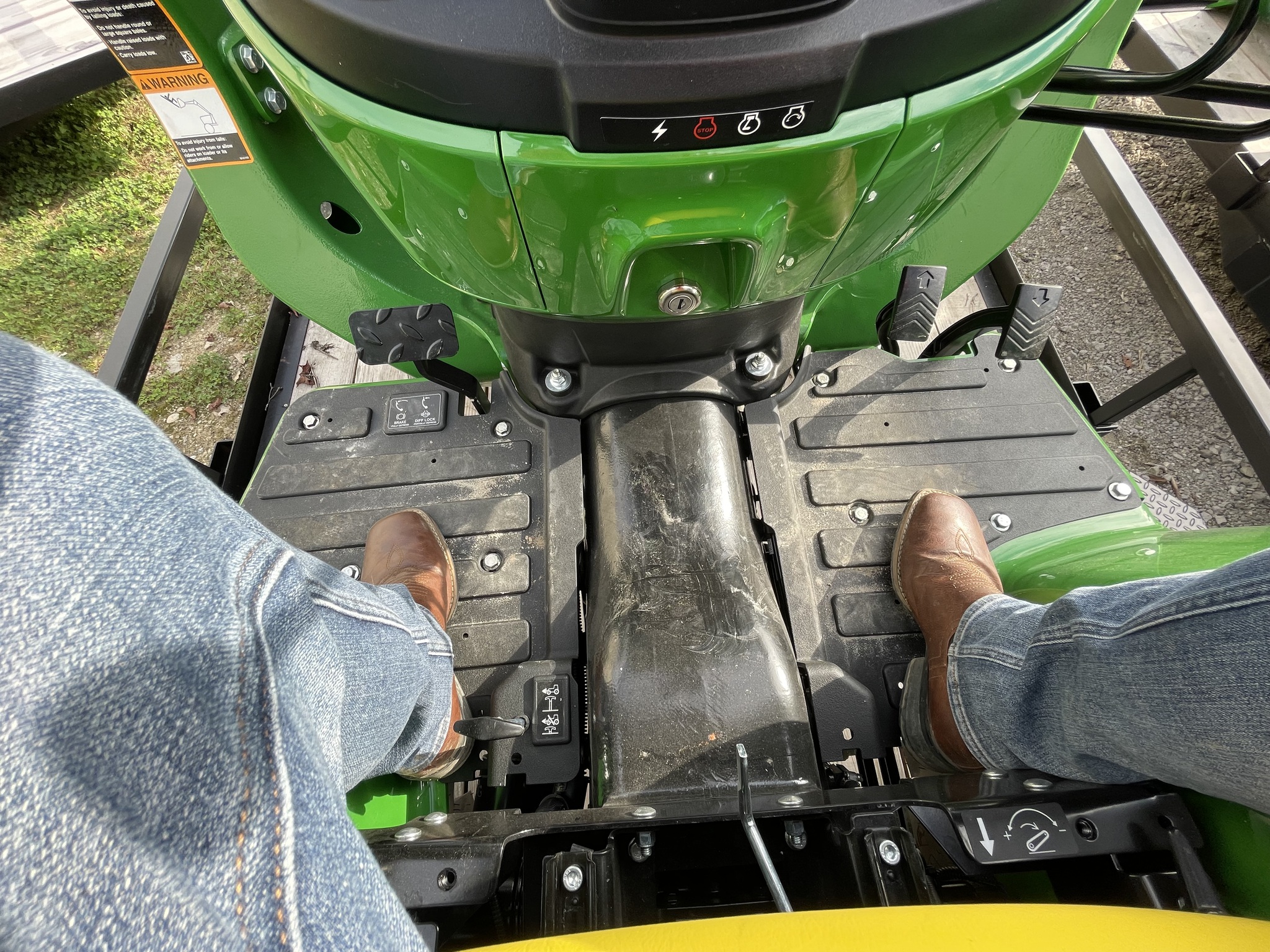 2025 John Deere 3025E Image 16