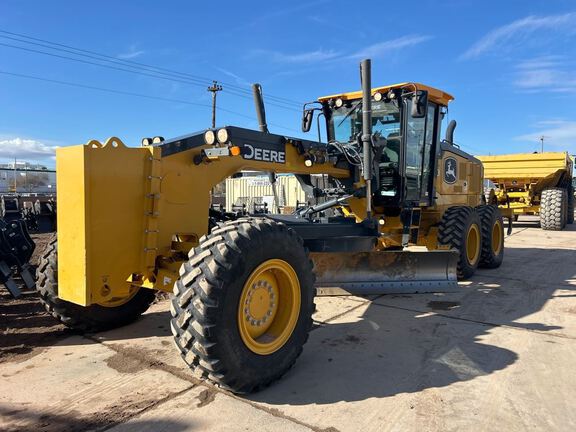 Photo of a 2024 John Deere 772G