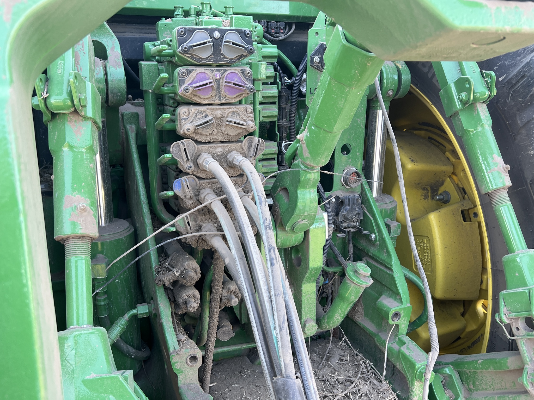 2023 John Deere 8R 370 Image 6