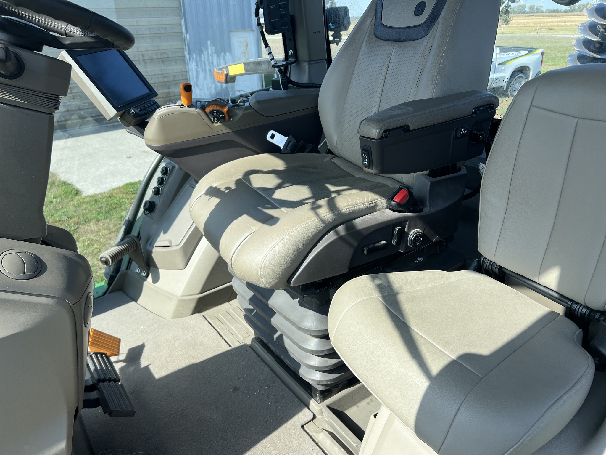 2023 John Deere 8R 370 Image 7