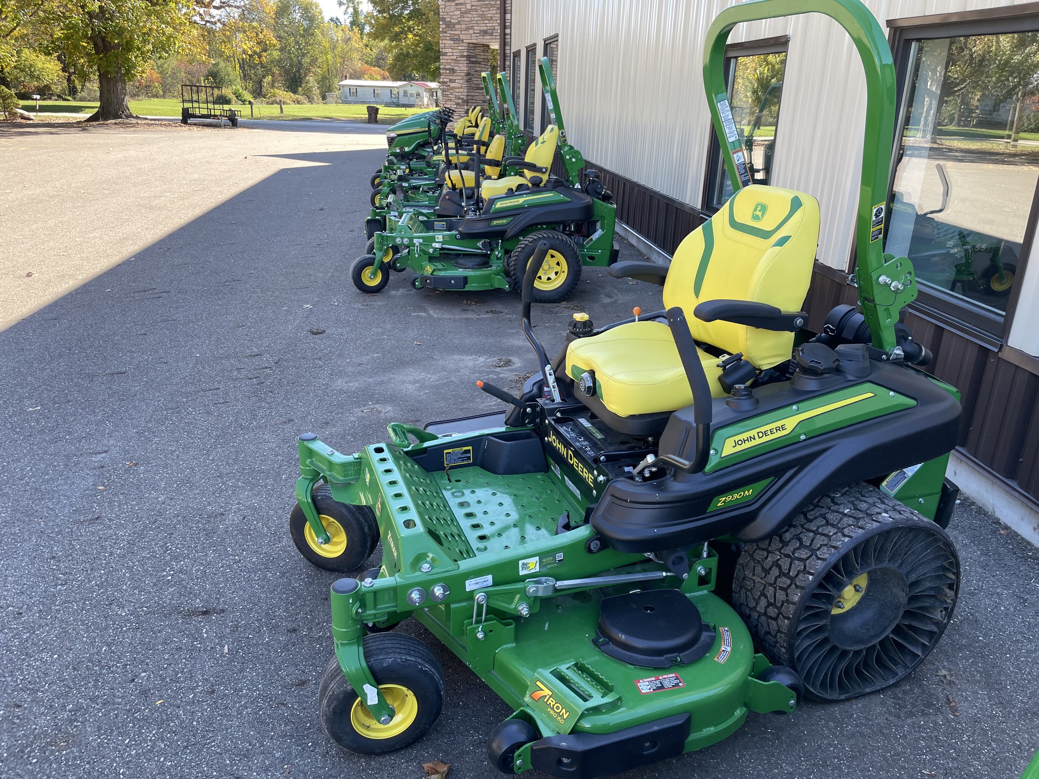 2025 John Deere Z930M Image 1