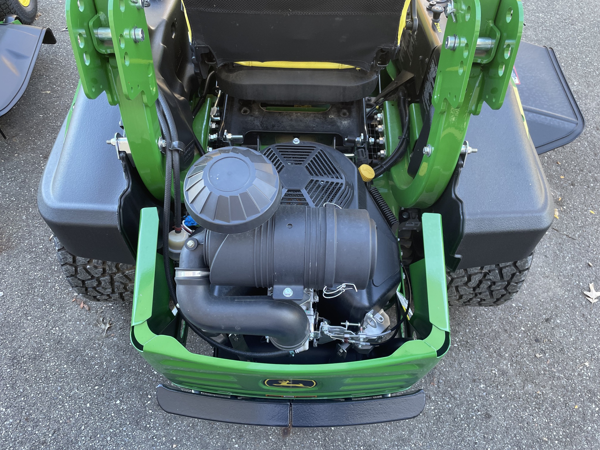 2025 John Deere Z930M Image 3
