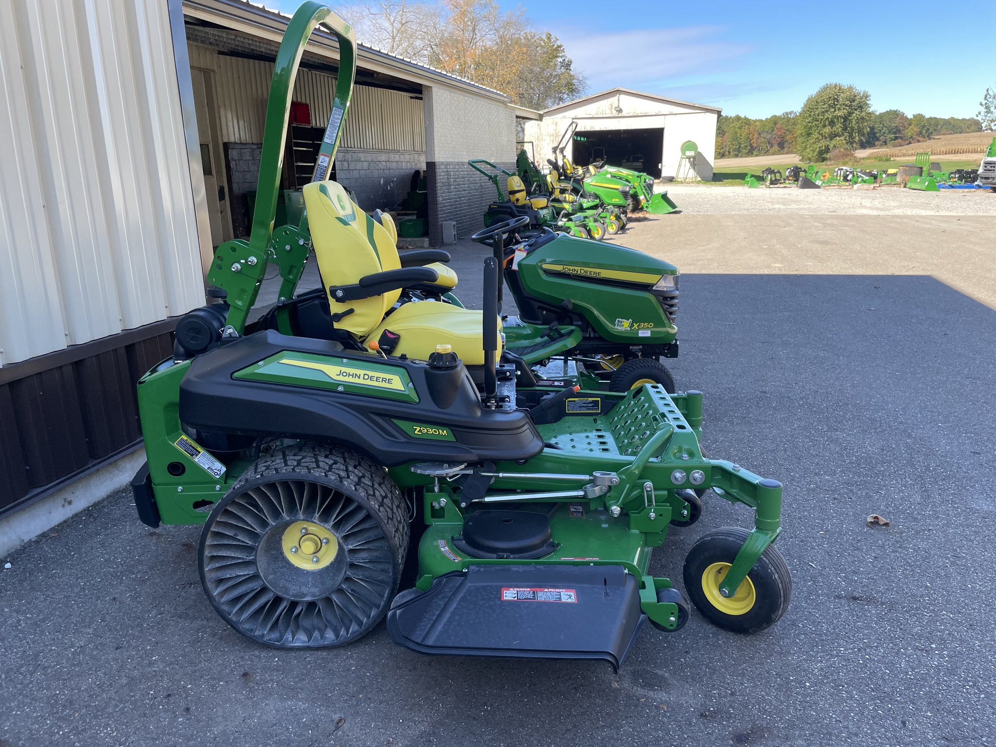 2025 John Deere Z930M Image 4