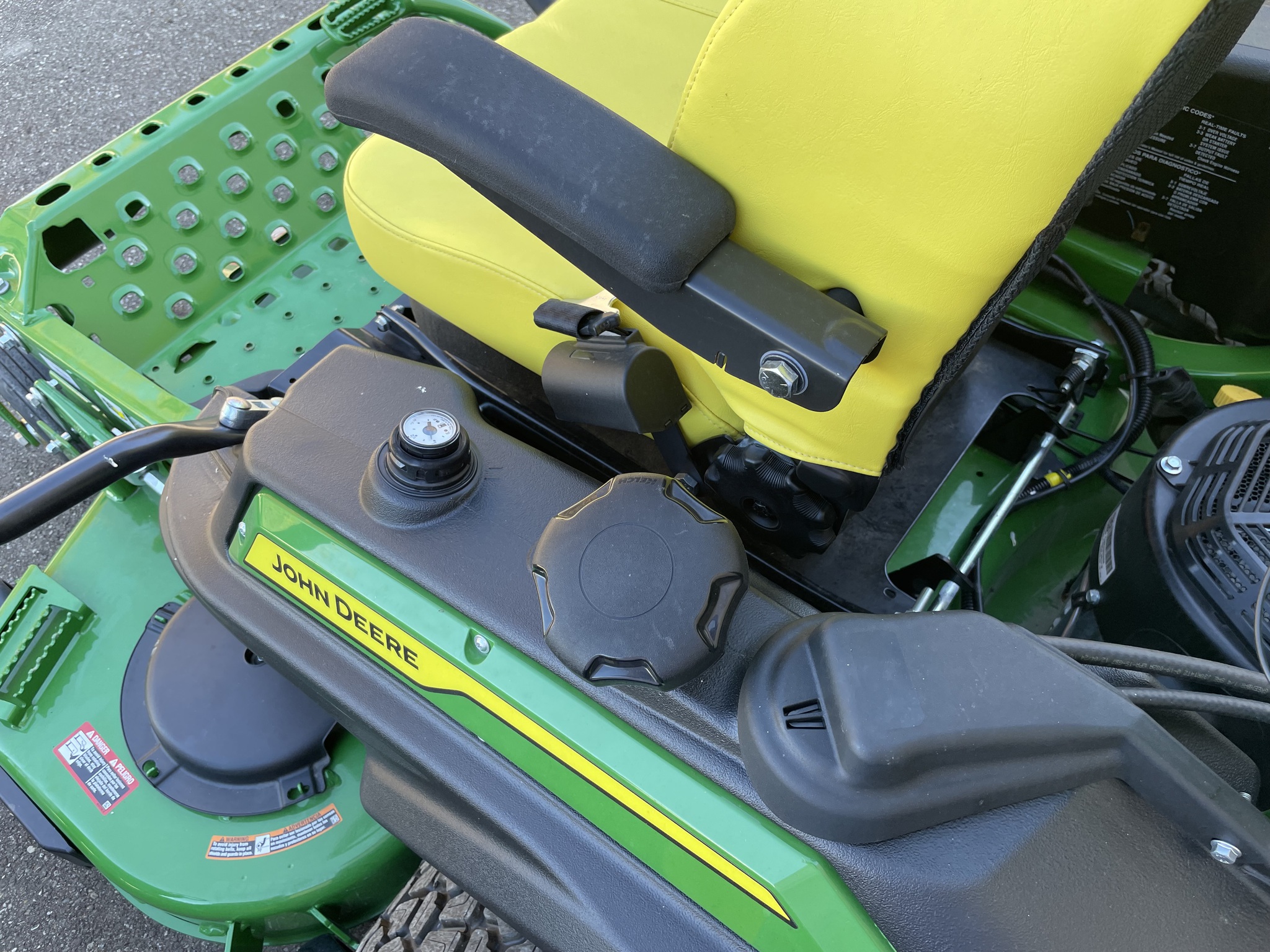 2025 John Deere Z930M Image 7