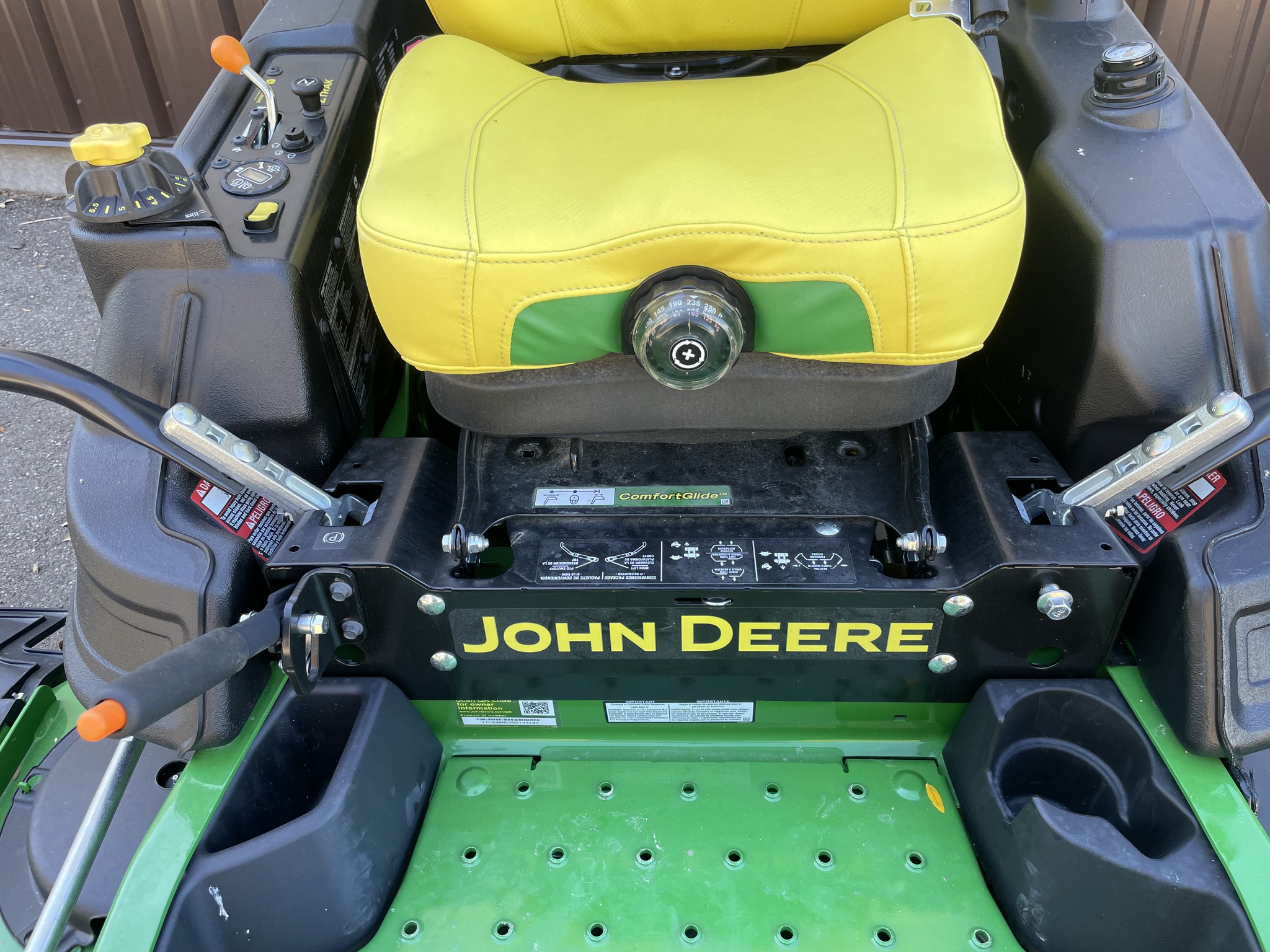 2025 John Deere Z930M Image 8