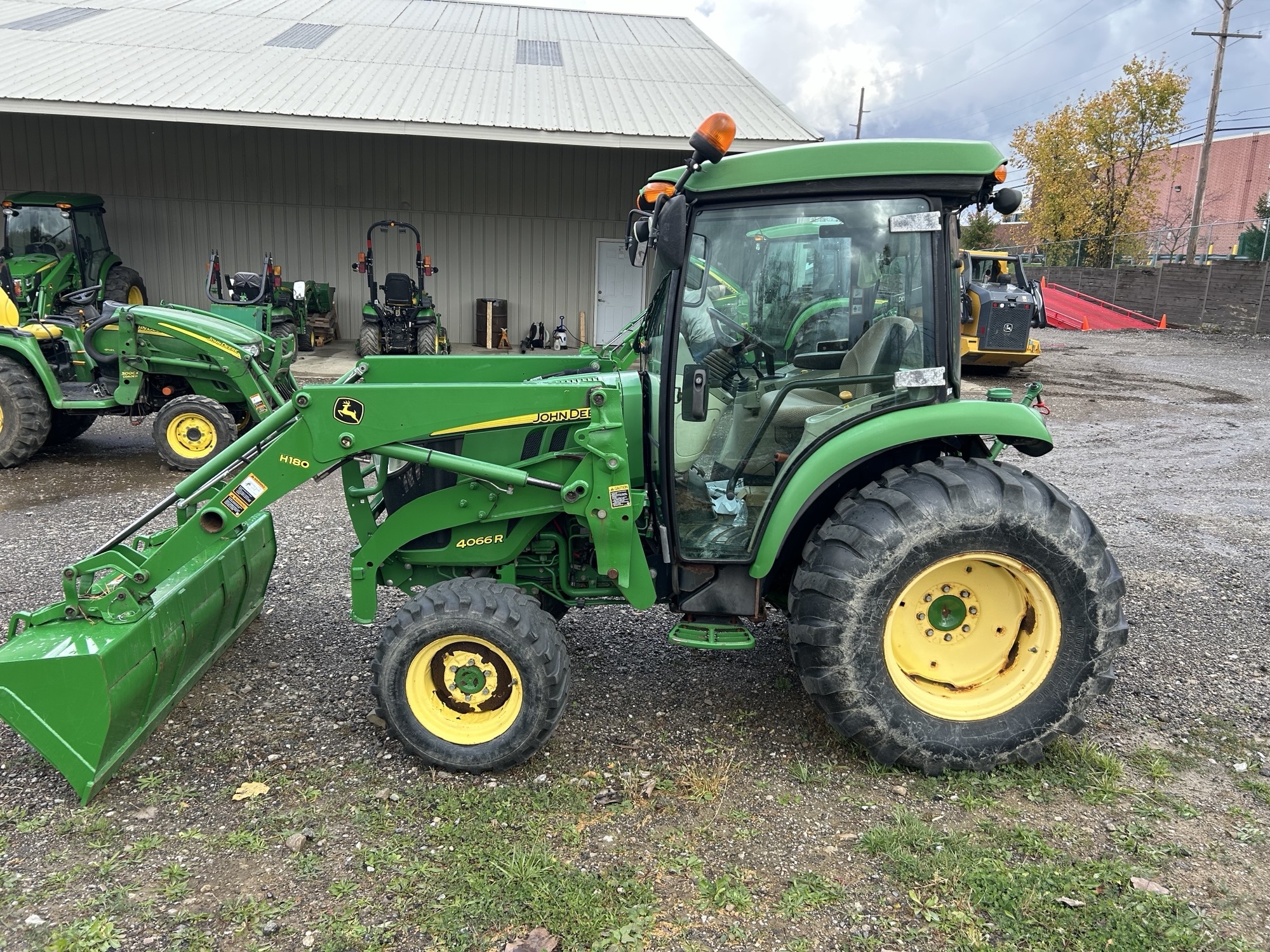 2014 John Deere 4066R Image 8