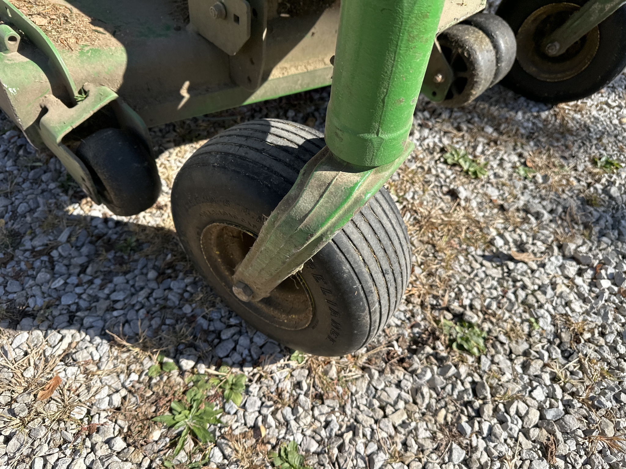 2022 John Deere Z930R Image 14