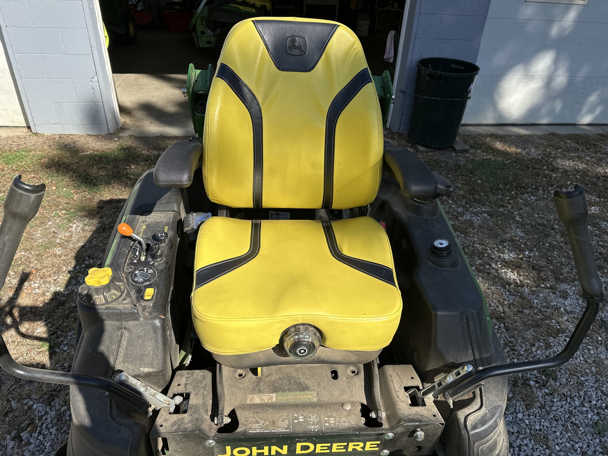 2022 John Deere Z930R Image 10