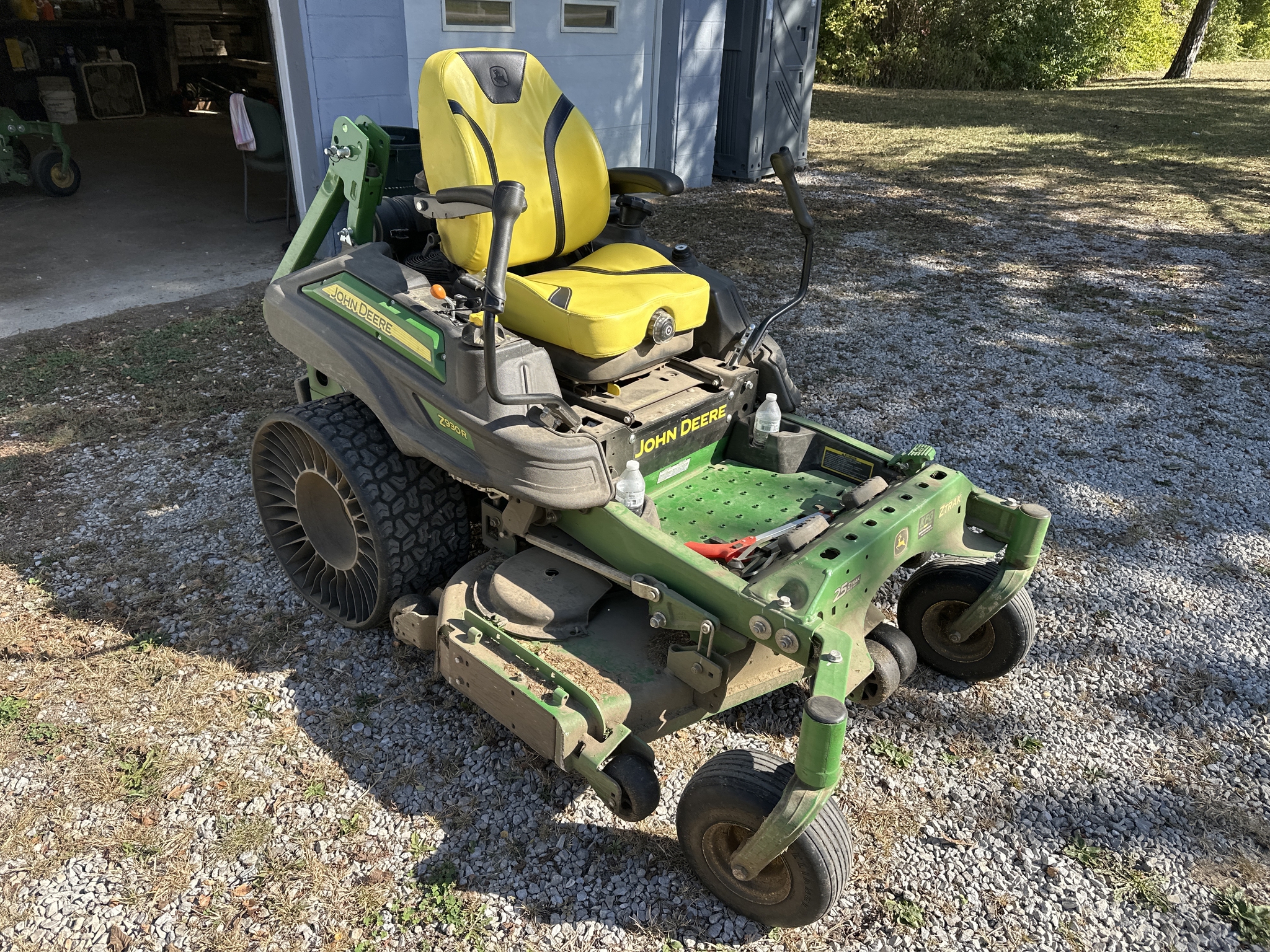 2022 John Deere Z930R Image 7