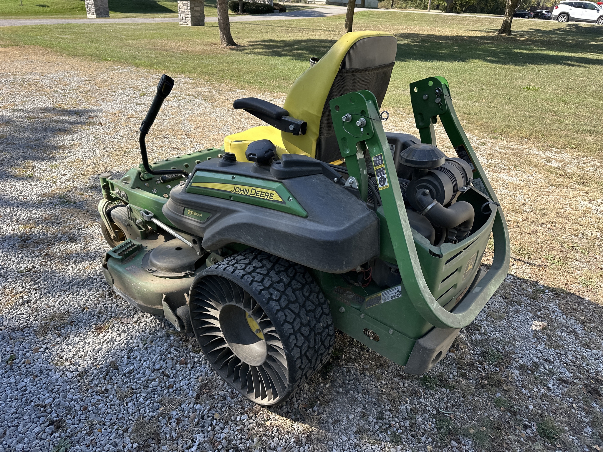 2022 John Deere Z930R Image 3