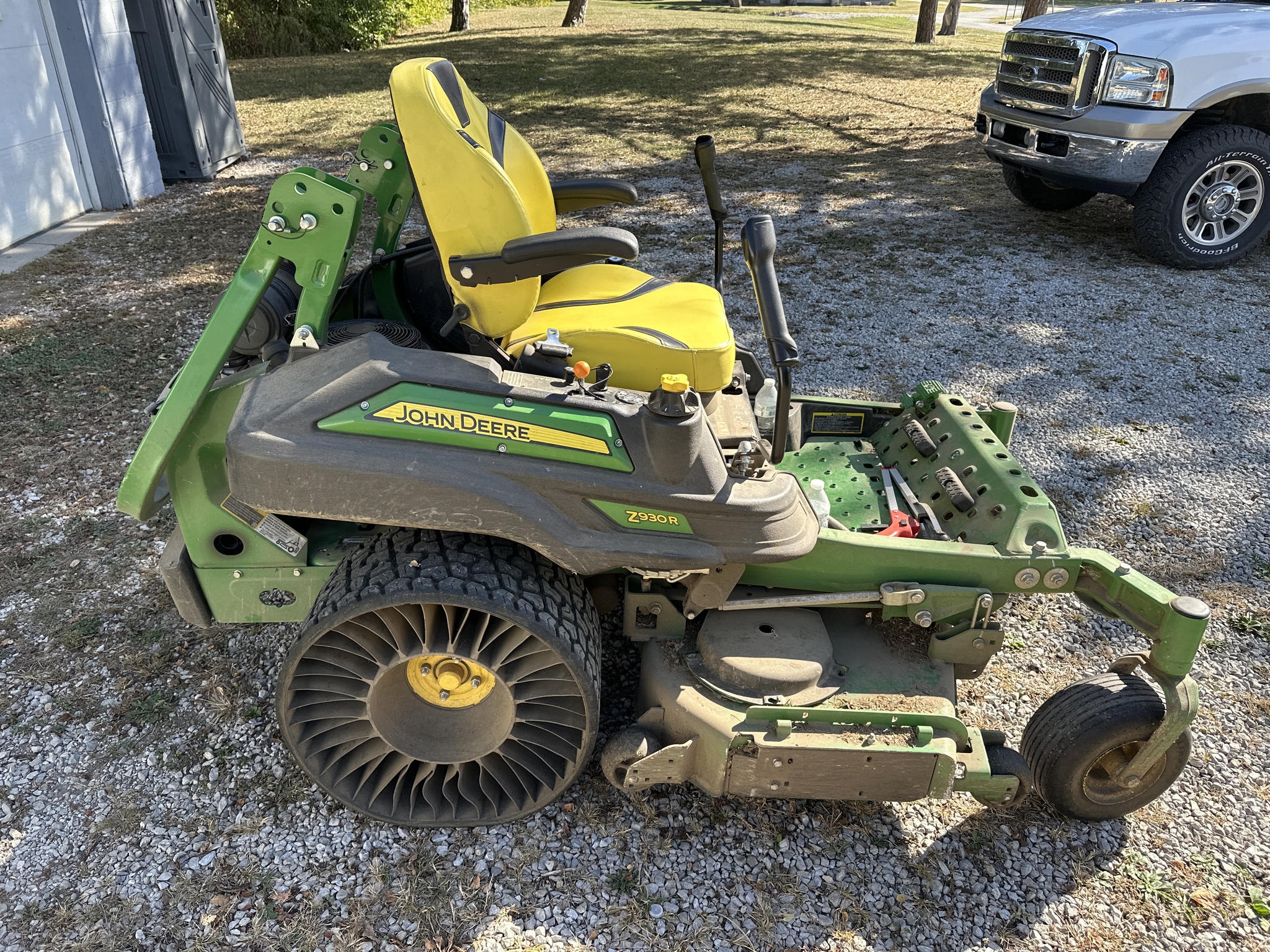 2022 John Deere Z930R Image 6