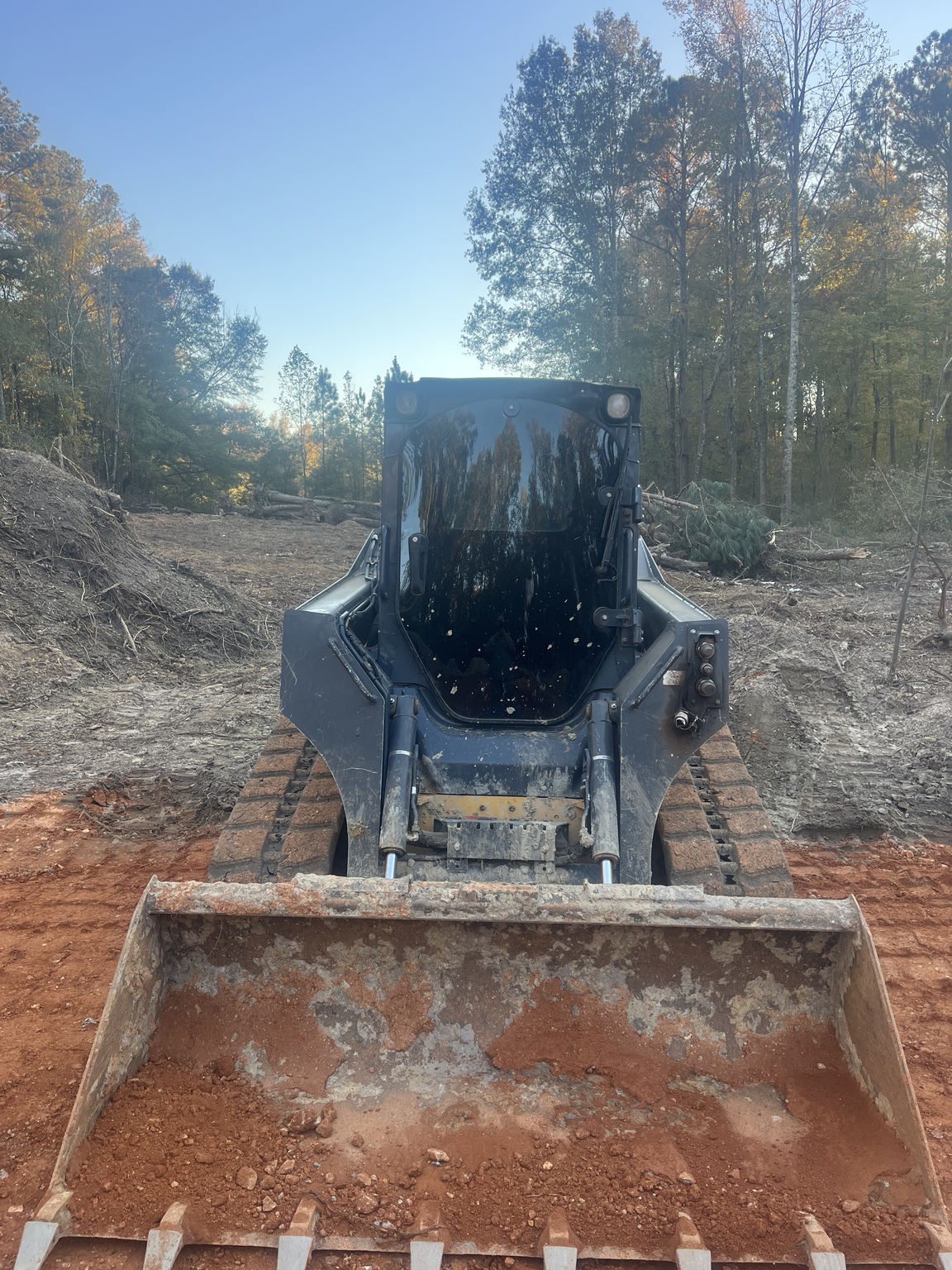 2019 John Deere 325G Image 2