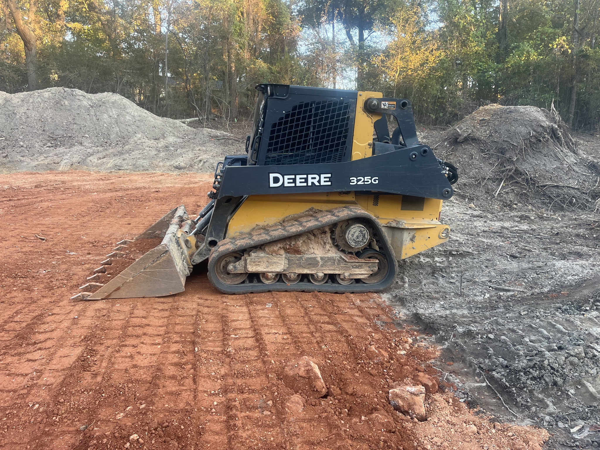 2019 John Deere 325G Image 1