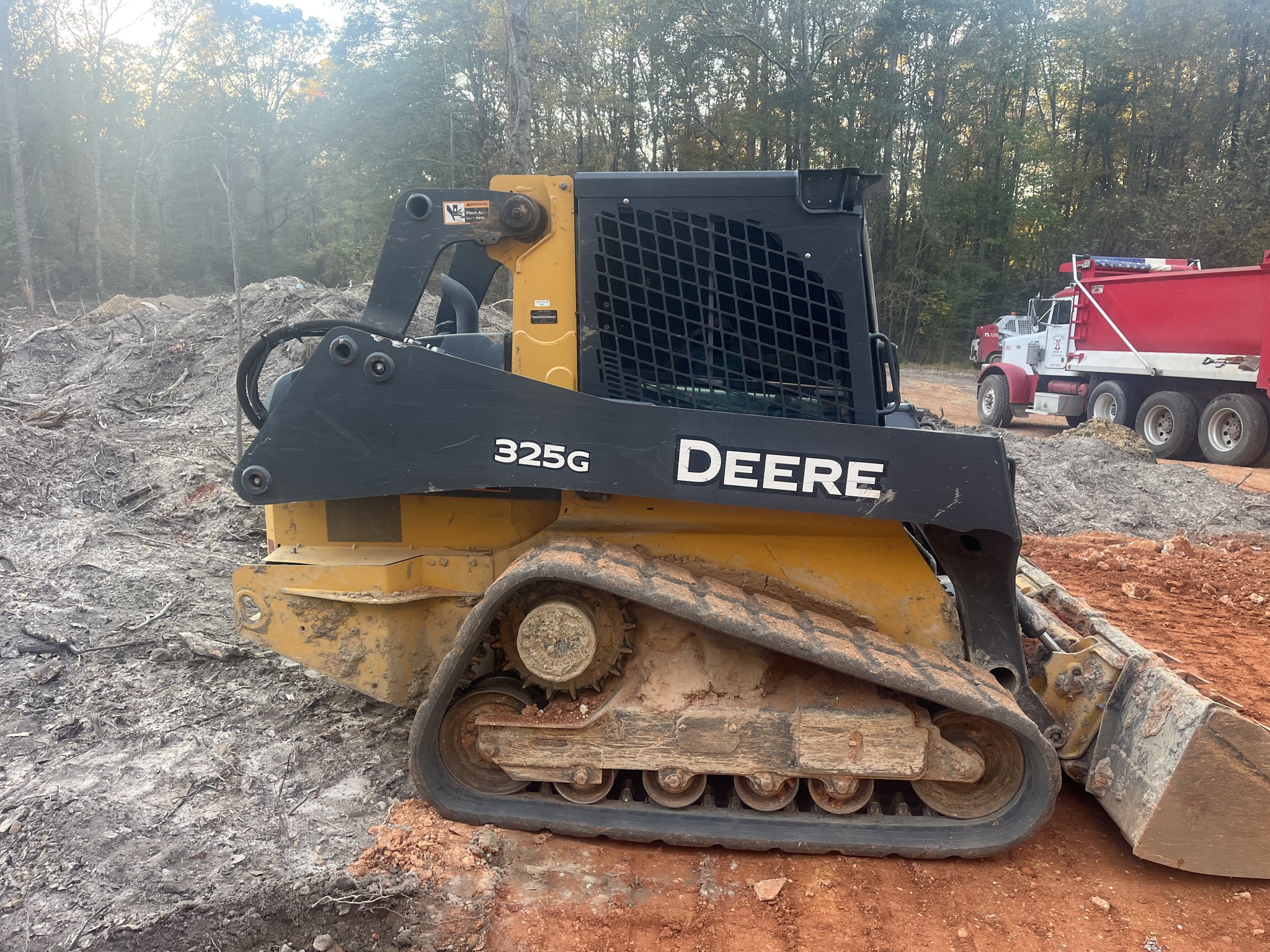 2019 John Deere 325G Image 3