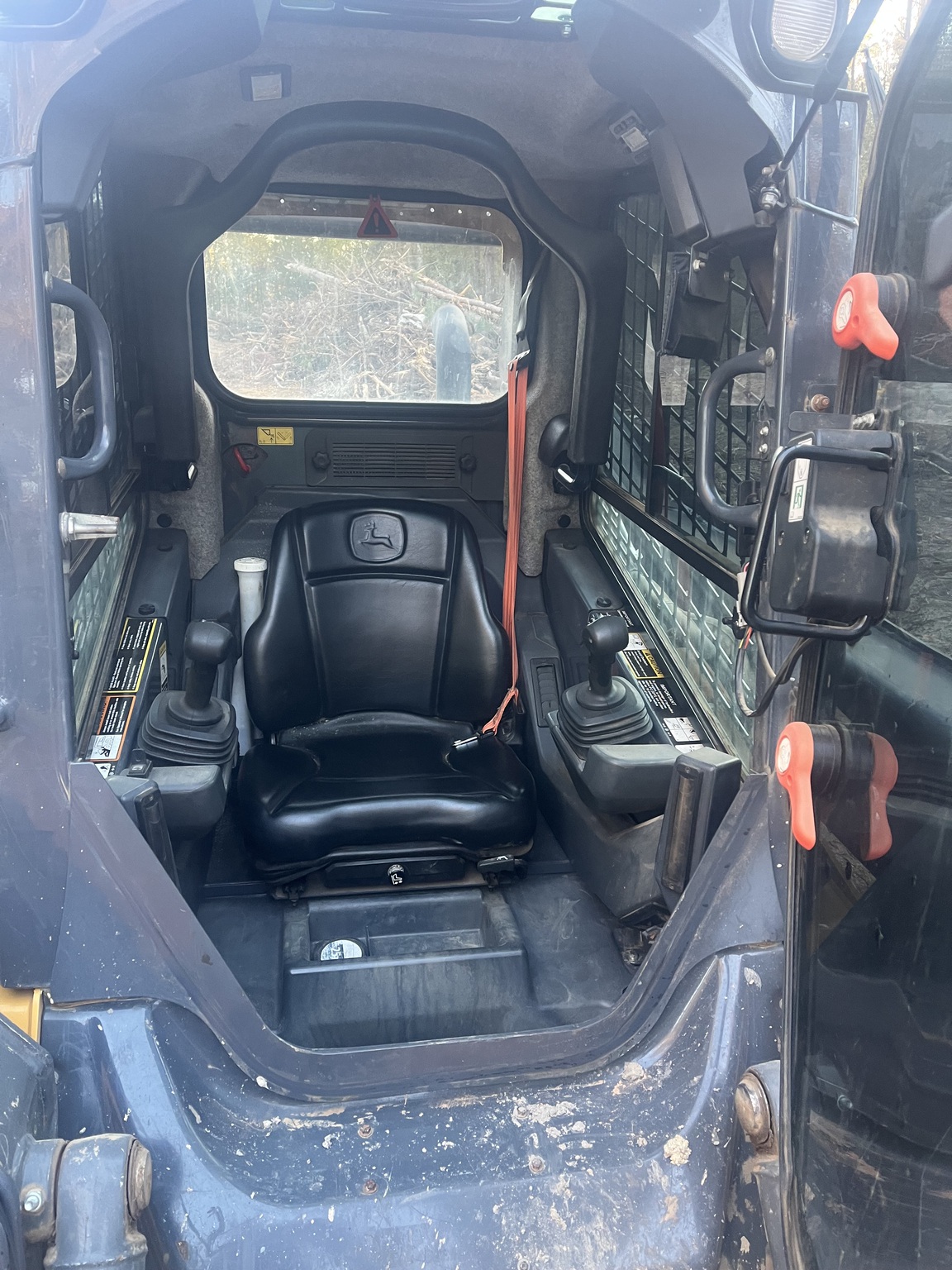 2019 John Deere 325G Image 5