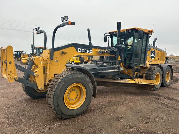 Photo of a 2020 John Deere 772G