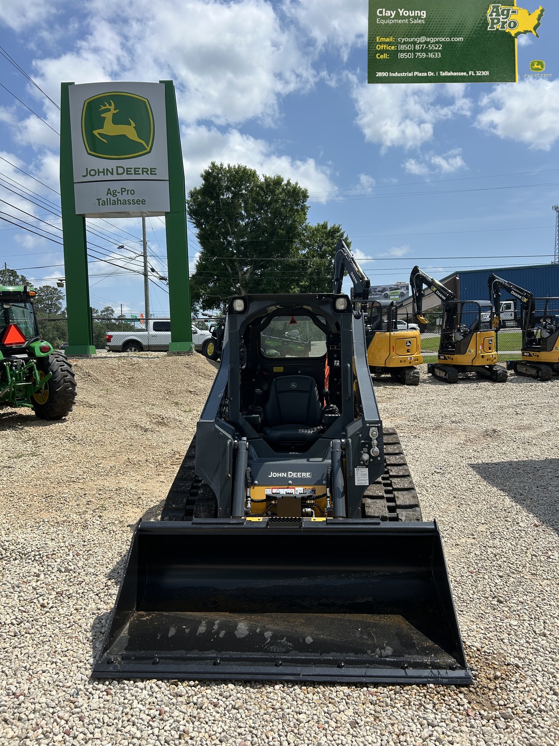 2024 John Deere 317G Image 4