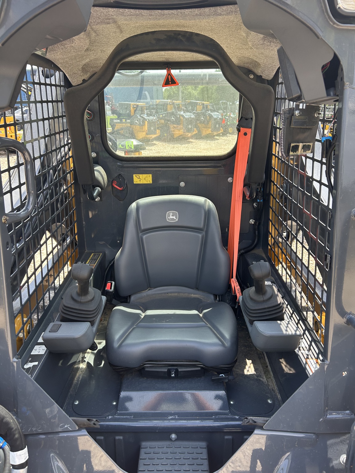 2024 John Deere 317G Image 5