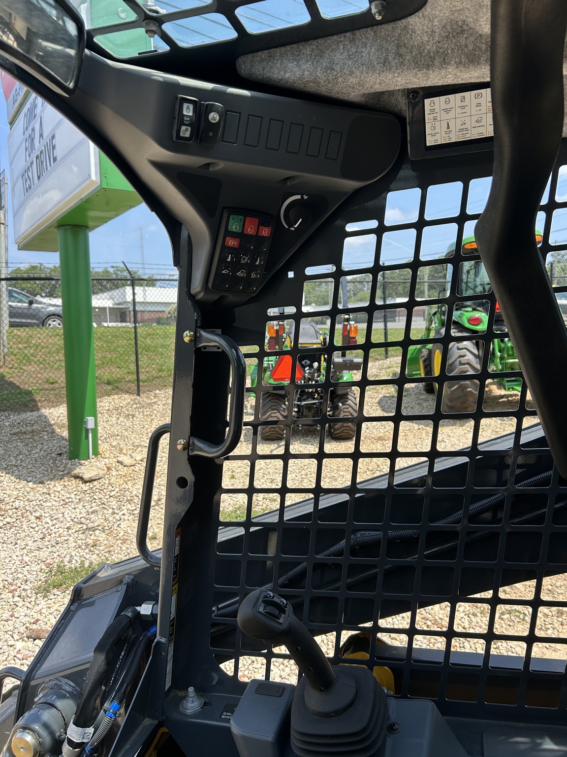 2024 John Deere 317G Image 6