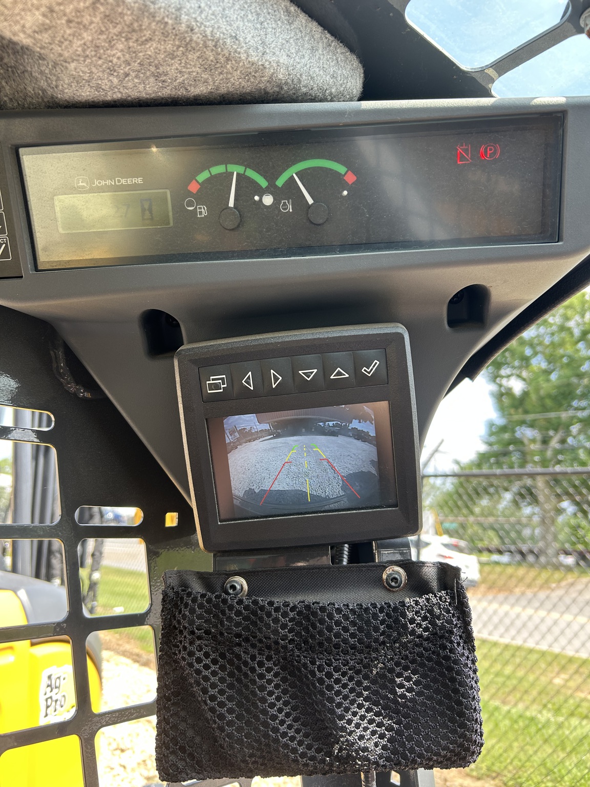 2024 John Deere 317G Image 7