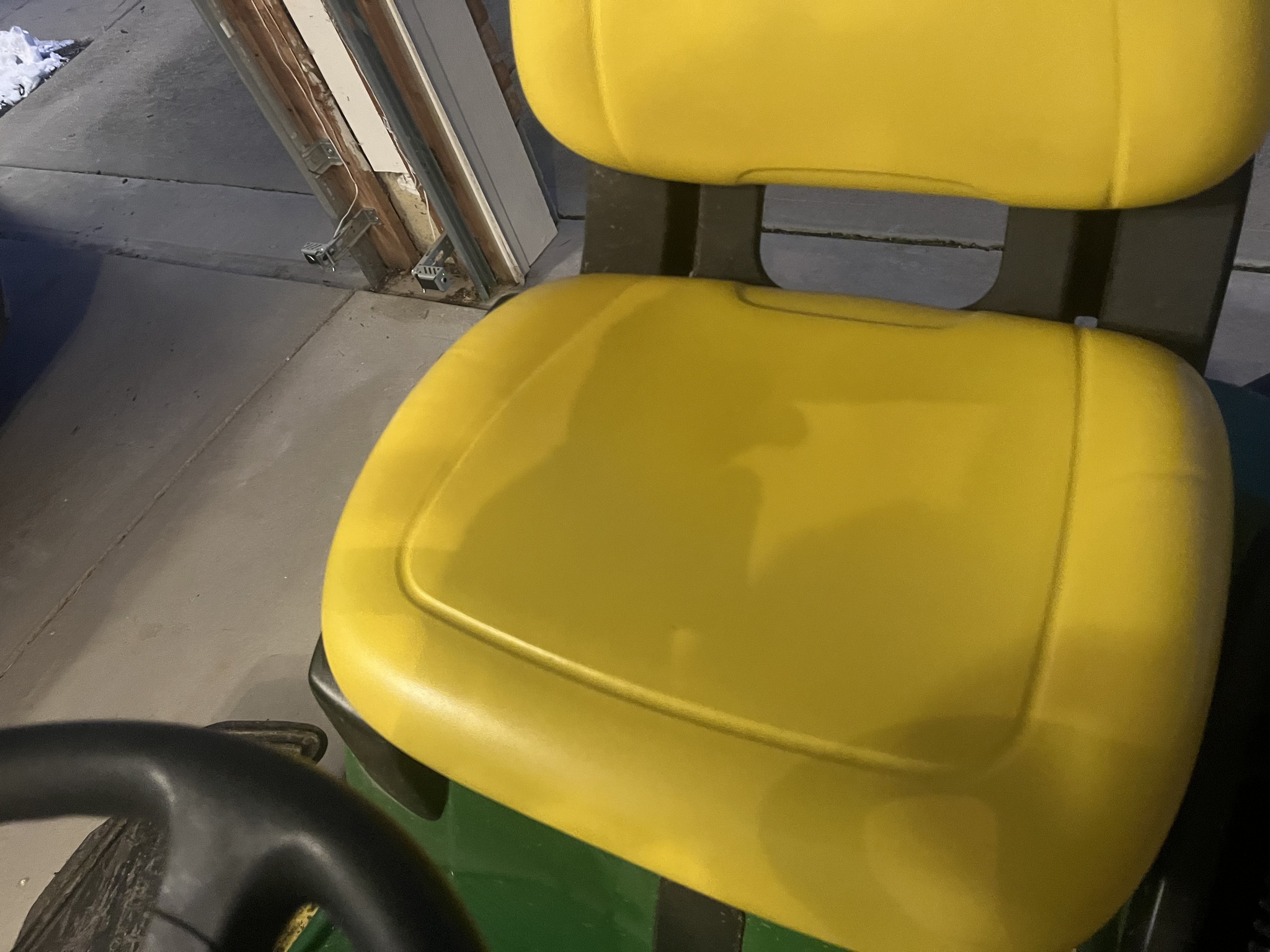 Used 2021 John Deere S240 Lawn & Garden Tractors at Koenig Equipment in Lebanon, OH - PhotoXL5