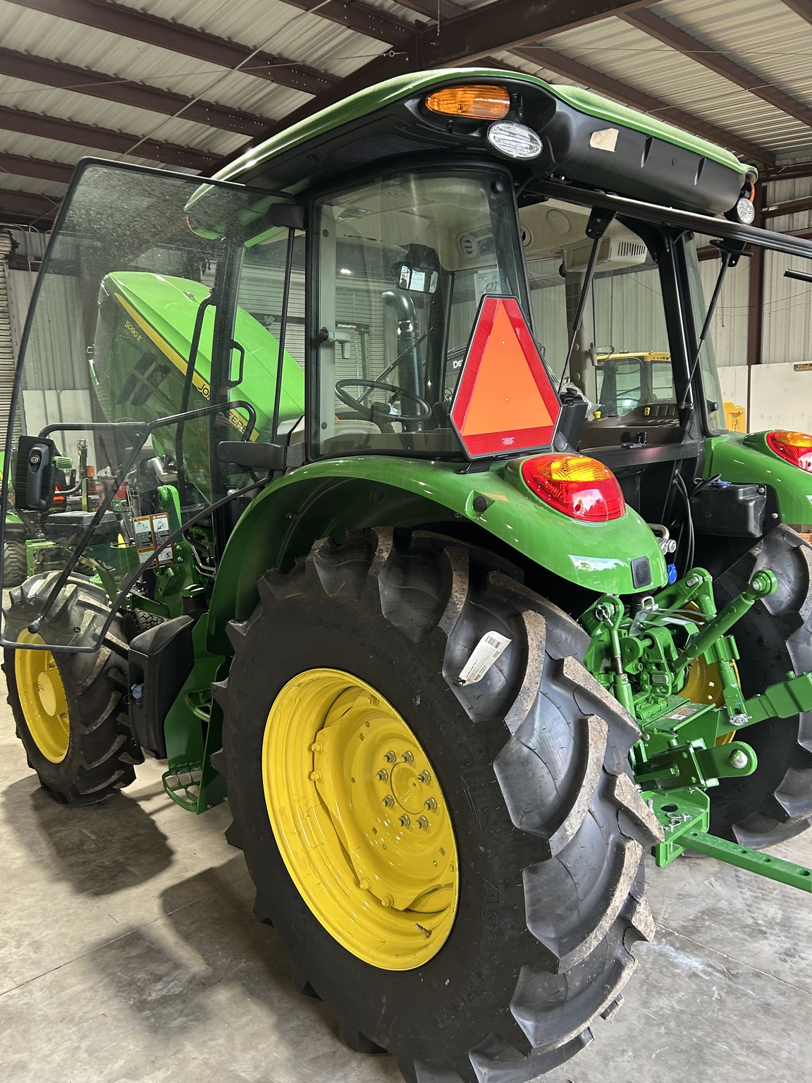 2025 John Deere 5090E Image 10