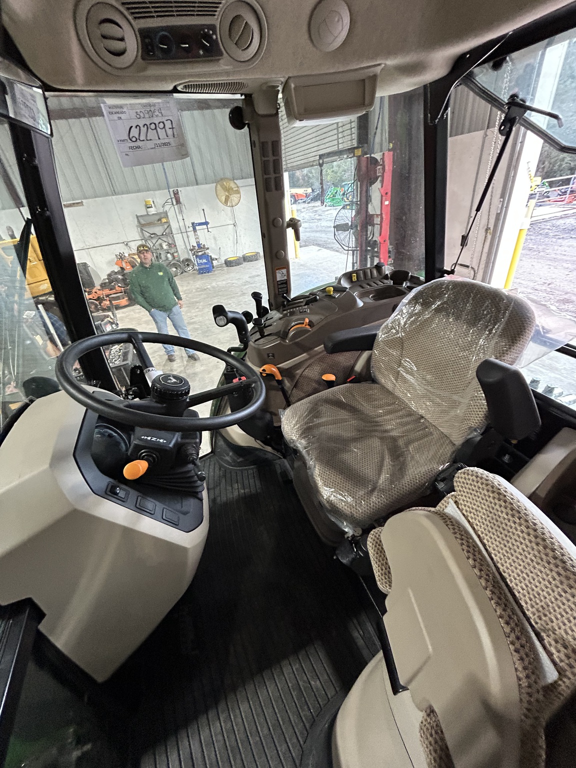 2025 John Deere 5090E Image 8