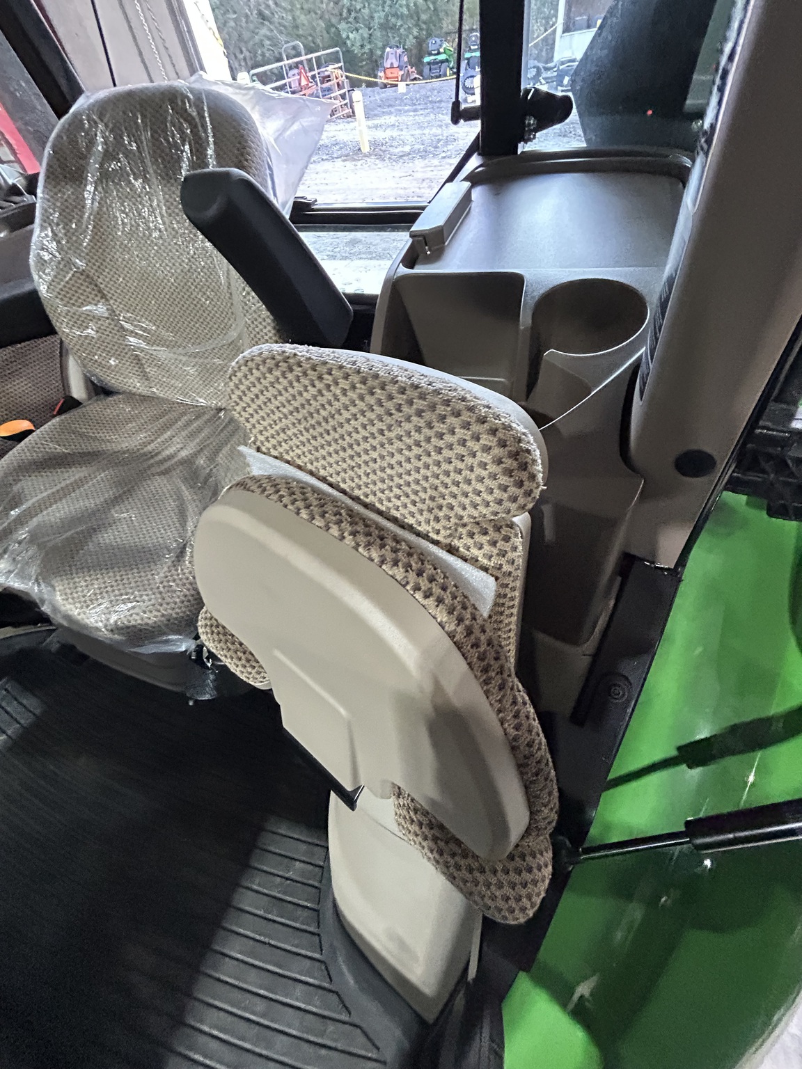 2025 John Deere 5090E Image 6