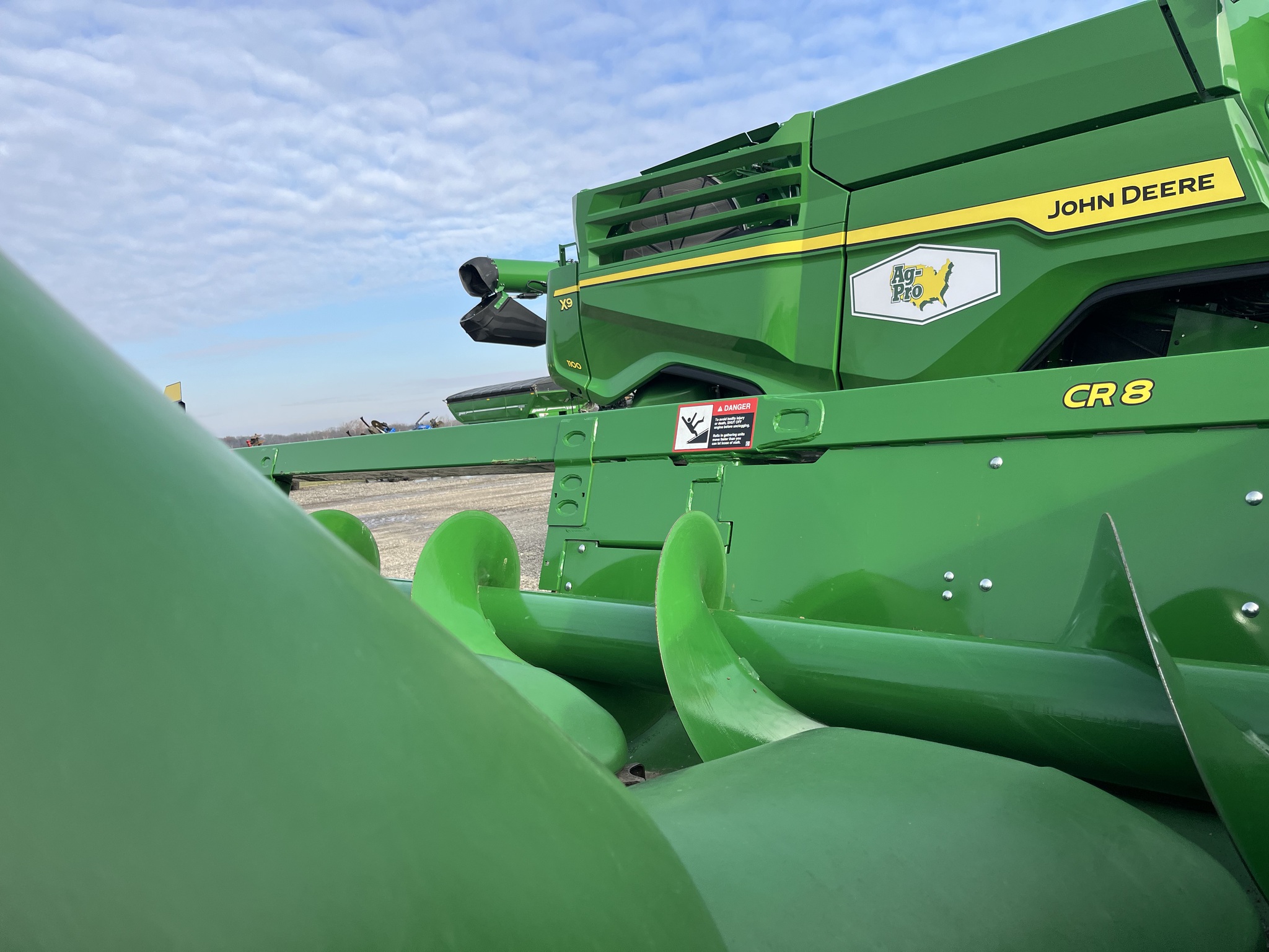 2025 John Deere CR 8 Image 3
