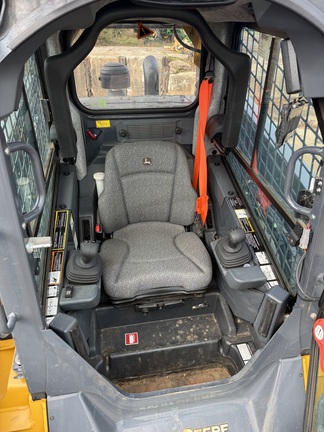 2023 John Deere 331G Photo 5