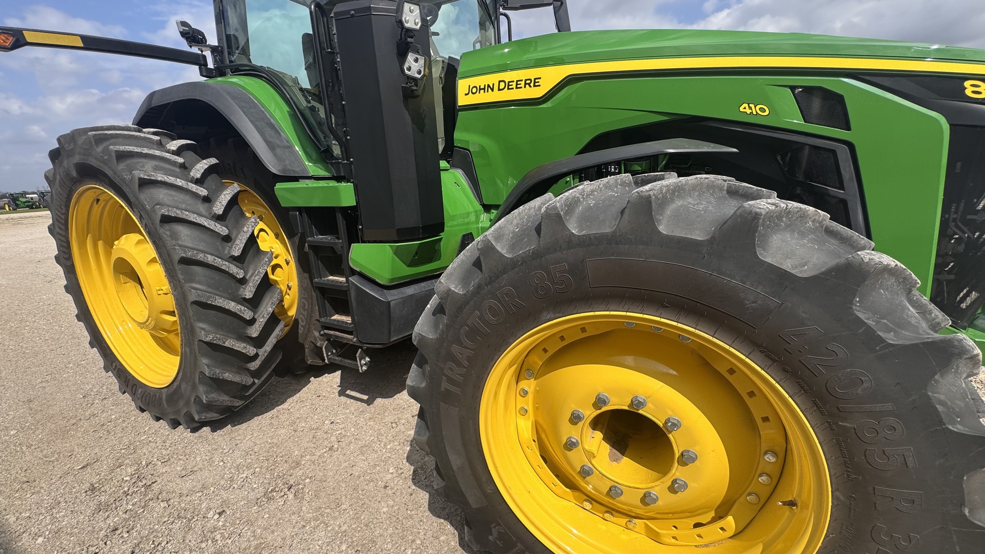  2023 John Deere 8R 410 at Heritage Tractor in Geneseo, IL