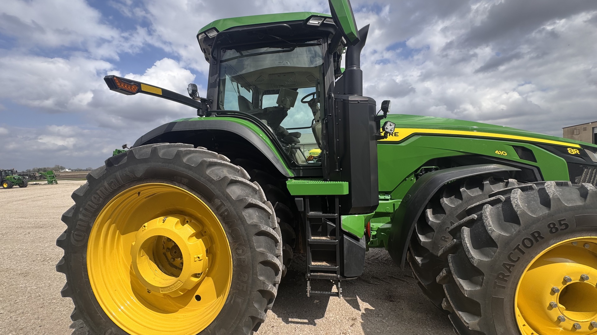  2023 John Deere 8R 410 at Heritage Tractor in Geneseo, IL