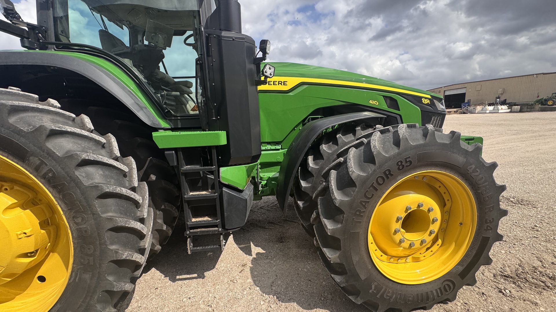  2023 John Deere 8R 410 at Heritage Tractor in Geneseo, IL