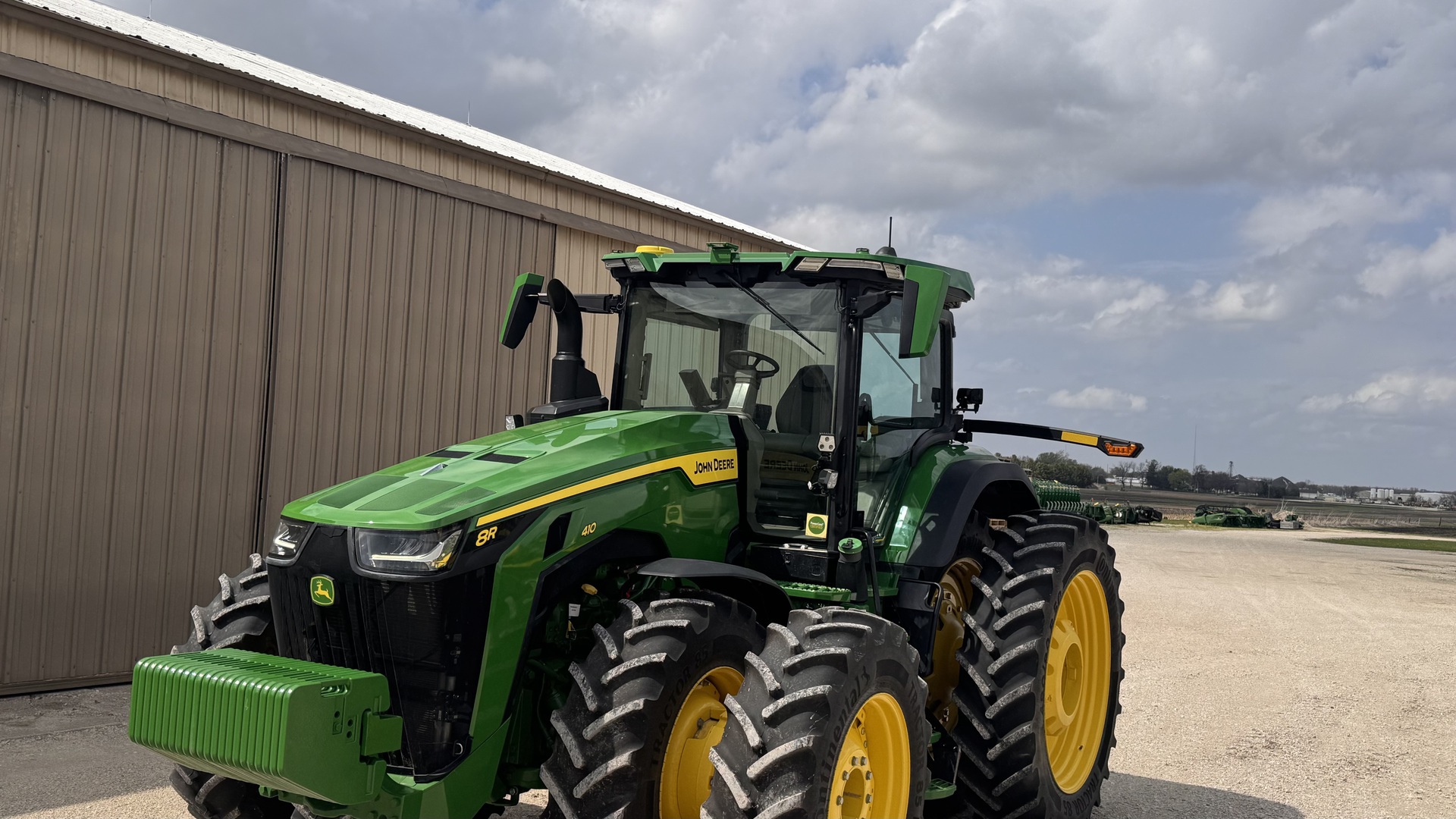  2023 John Deere 8R 410 at Heritage Tractor in Geneseo, IL