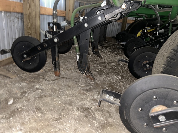 Used 2019 John Deere 1870 Air Drills and Seeders at Horizon Ag & Turf in Lloydminster, AB - Photo10