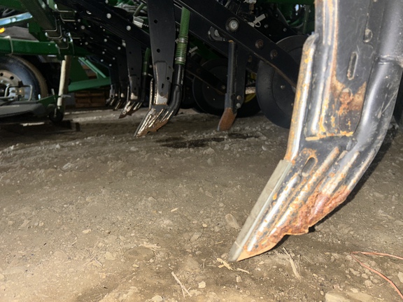 Used 2019 John Deere 1870 Air Drills and Seeders at Horizon Ag & Turf in Lloydminster, AB - Photo17